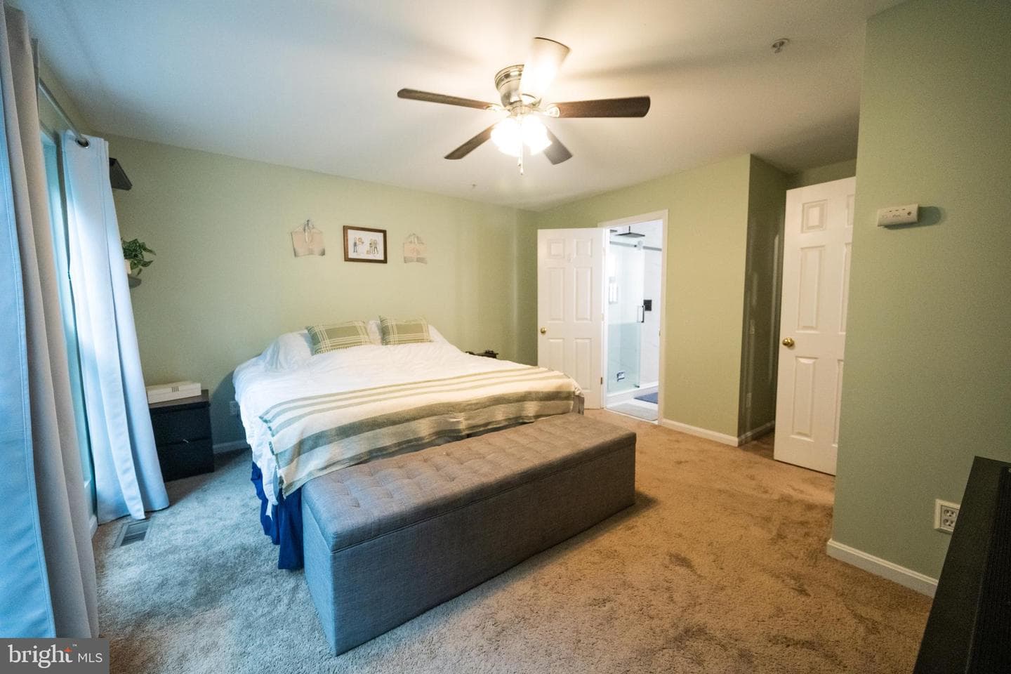 46946 Courtyard Square photo 10