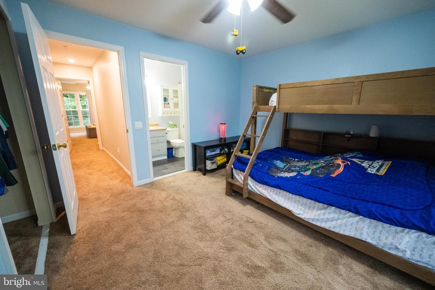 46946 Courtyard Square photo 20