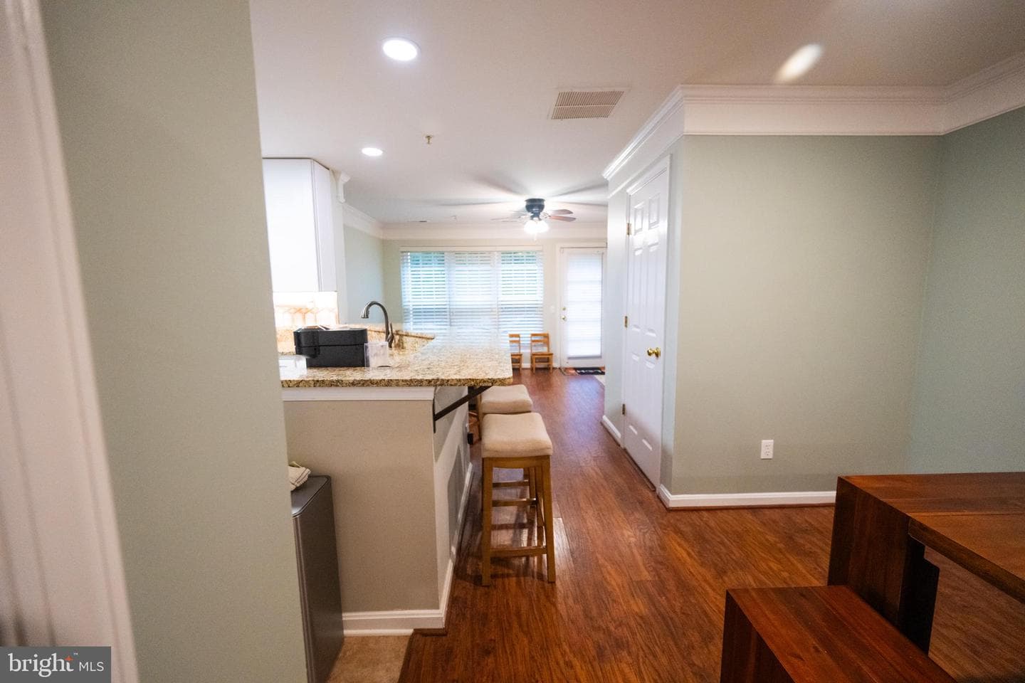 46946 Courtyard Square photo 32