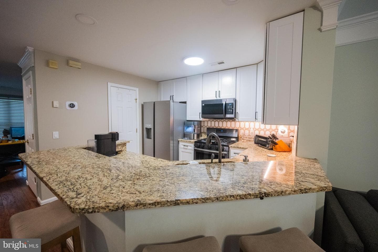 46946 Courtyard Square photo 37