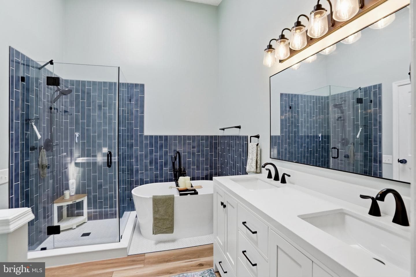 43885 Laburnum Square photo 20