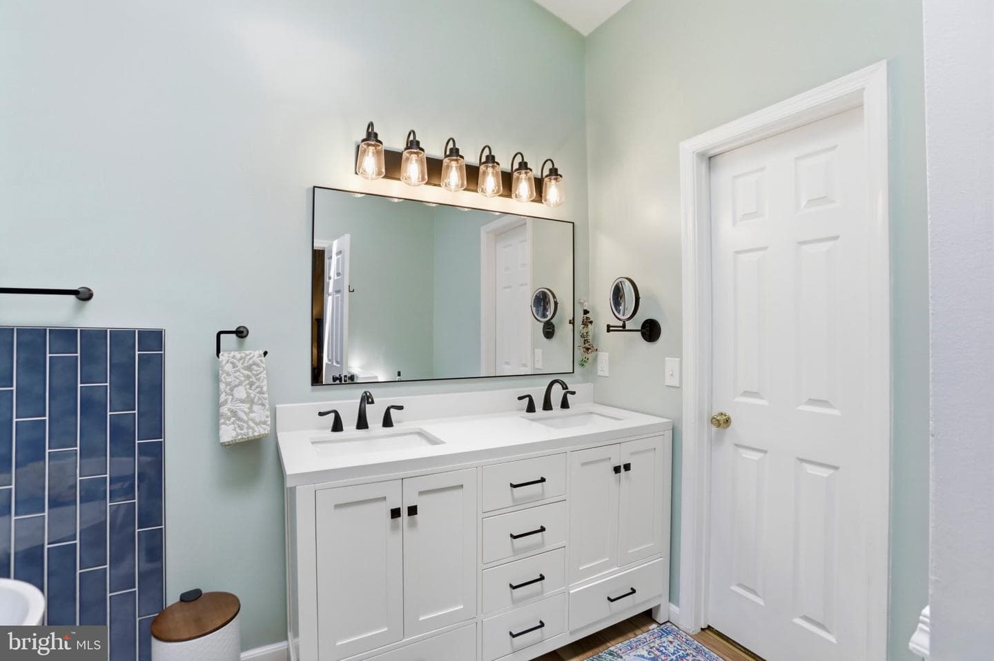 43885 Laburnum Square photo 22