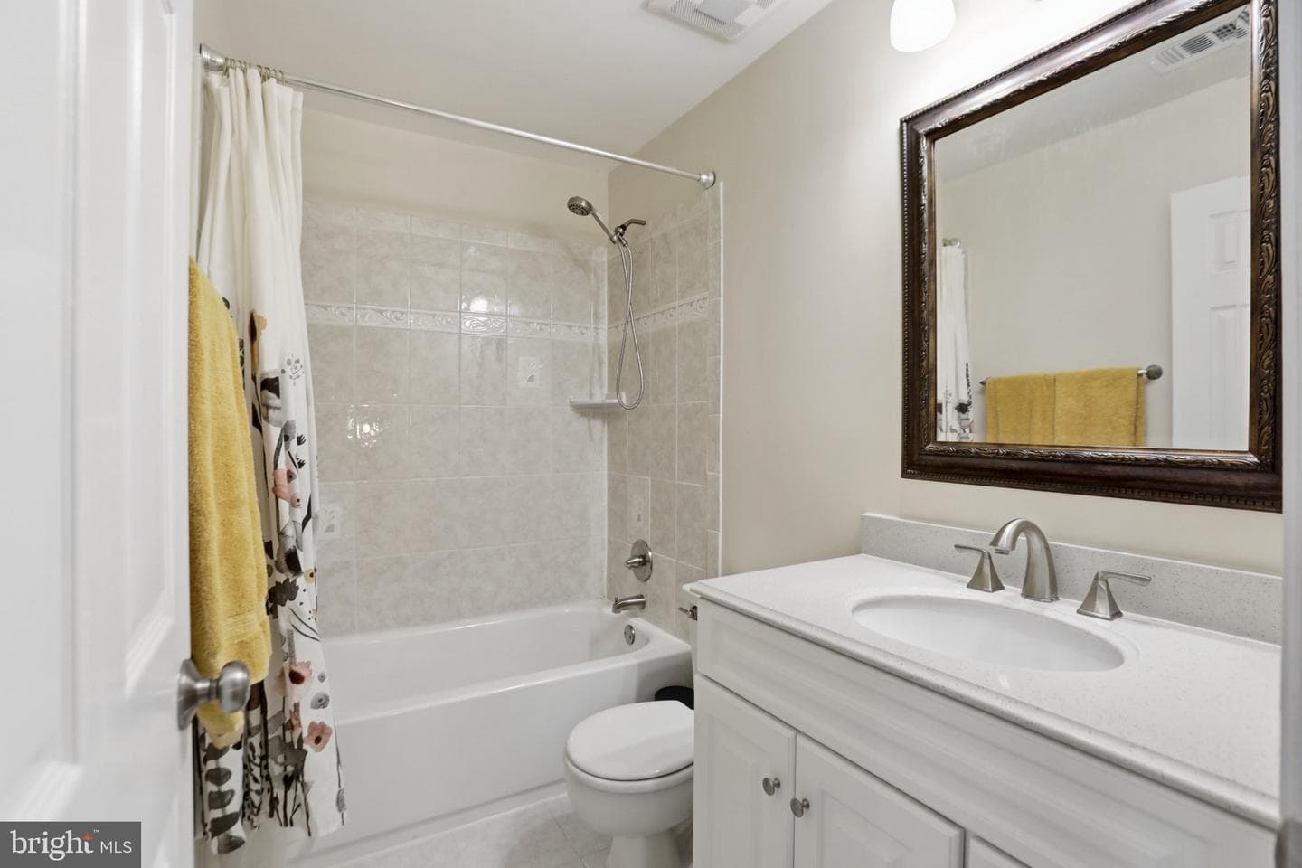 43885 Laburnum Square photo 23