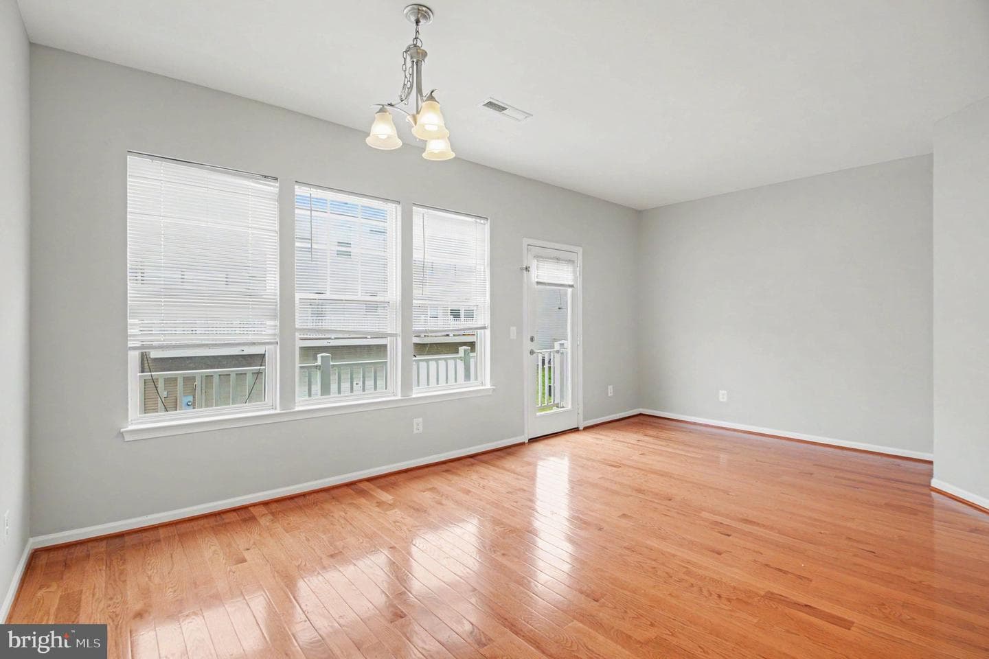 43920 Avenza Terrace photo 10