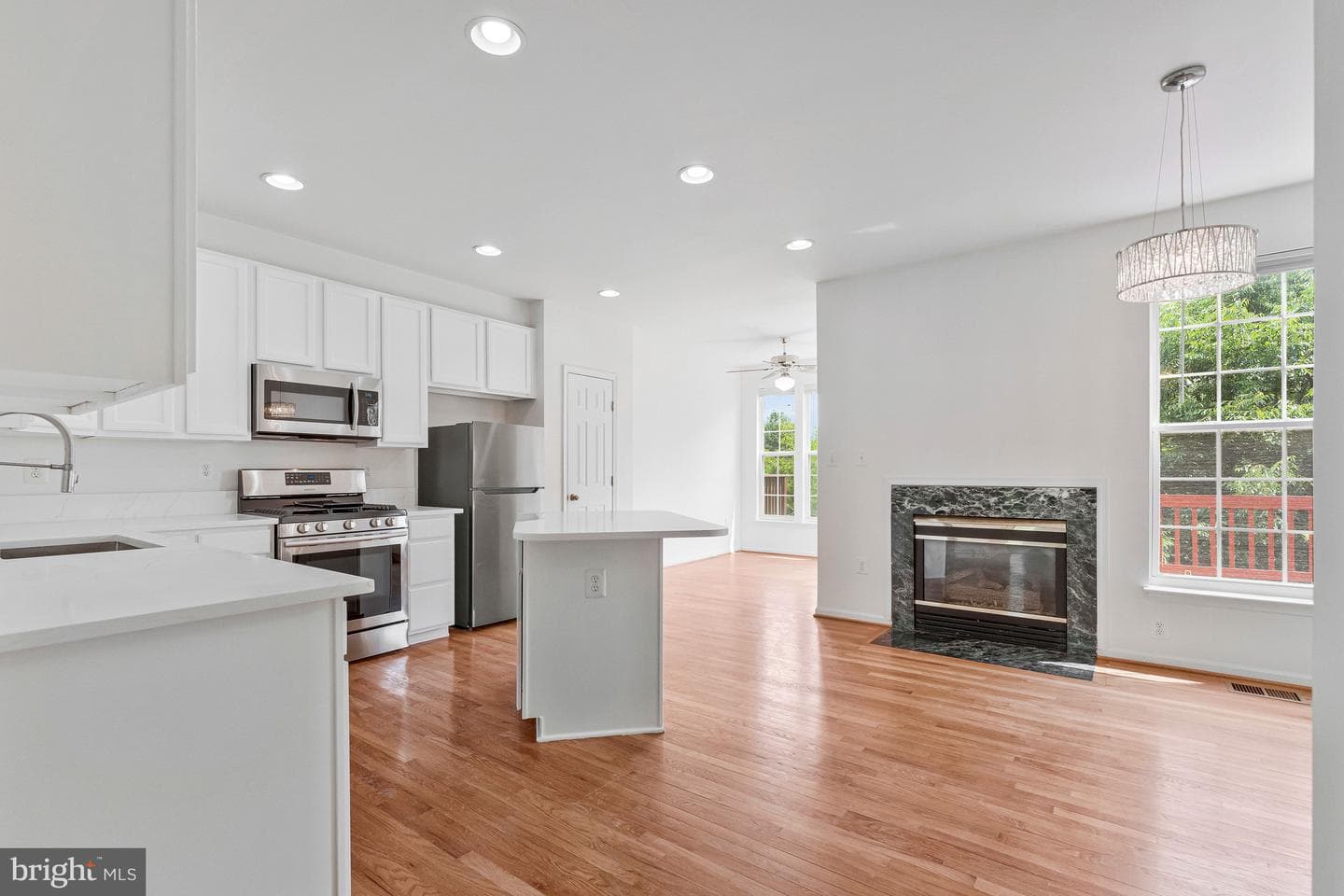 44177 Paget Terrace photo 12