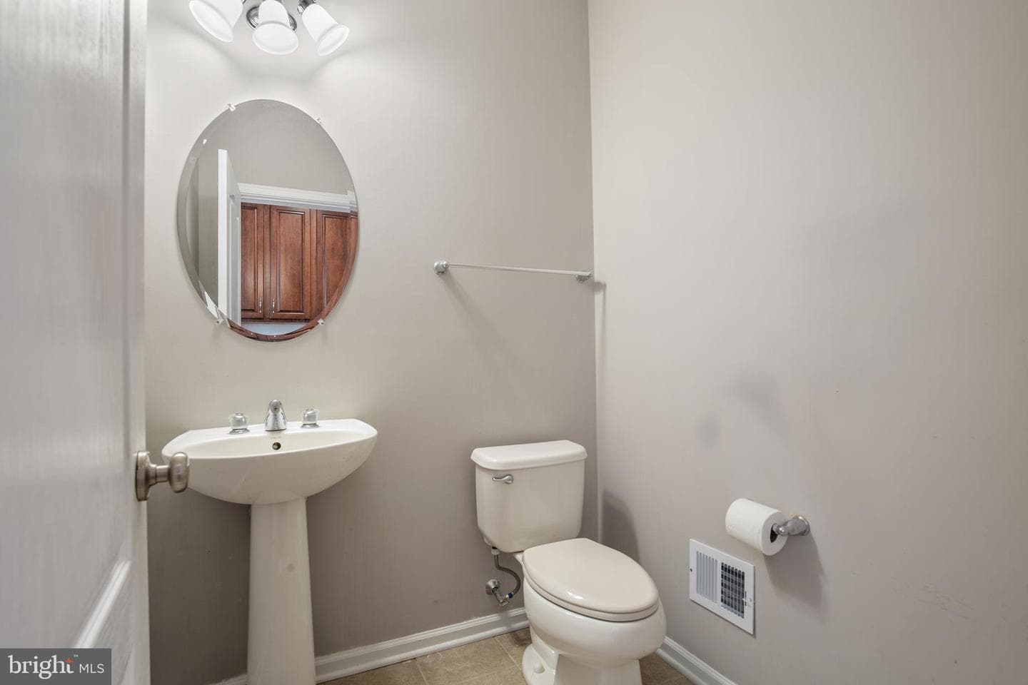 43283 Mitcham Square photo 20
