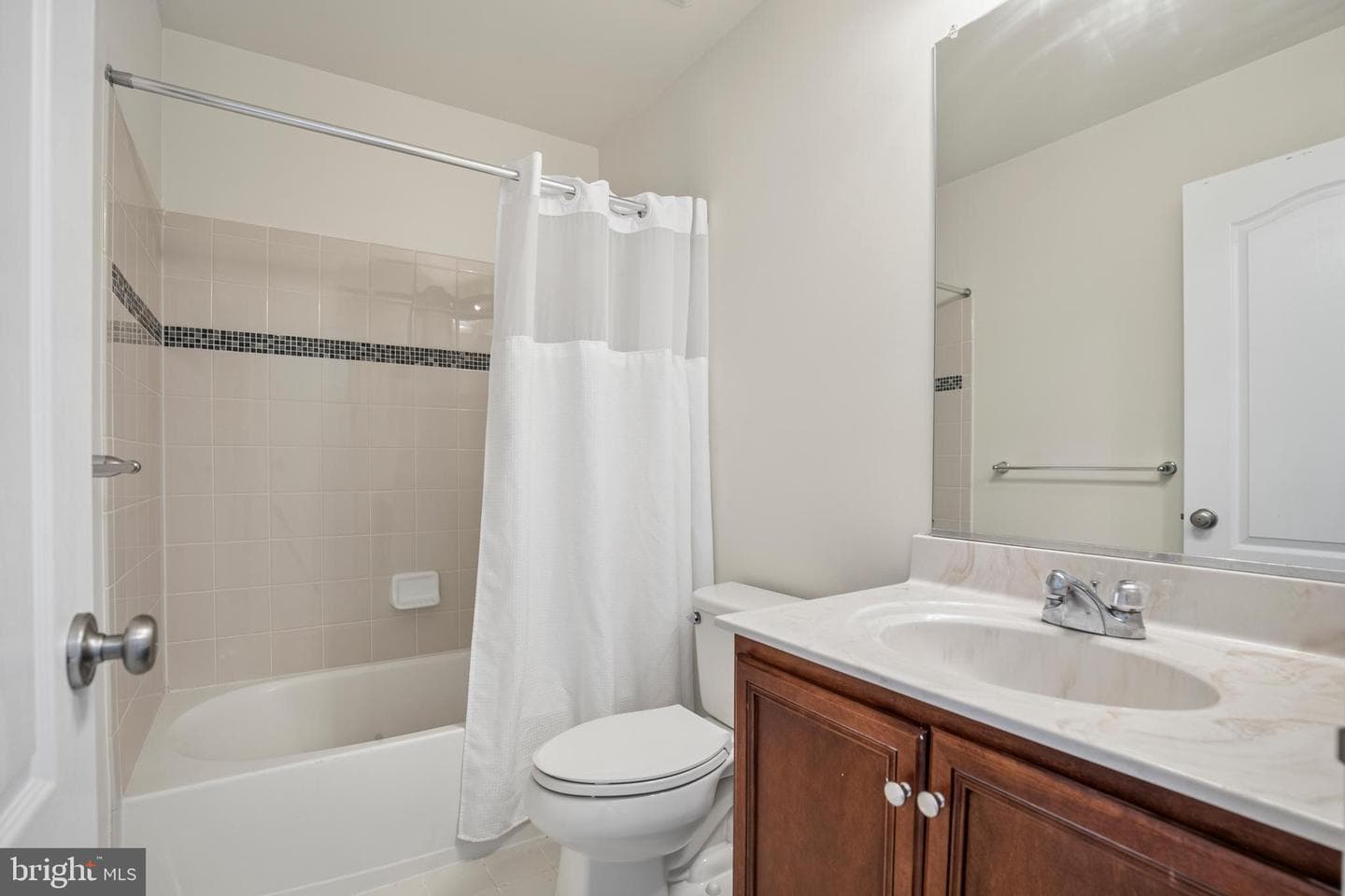 43283 Mitcham Square photo 30