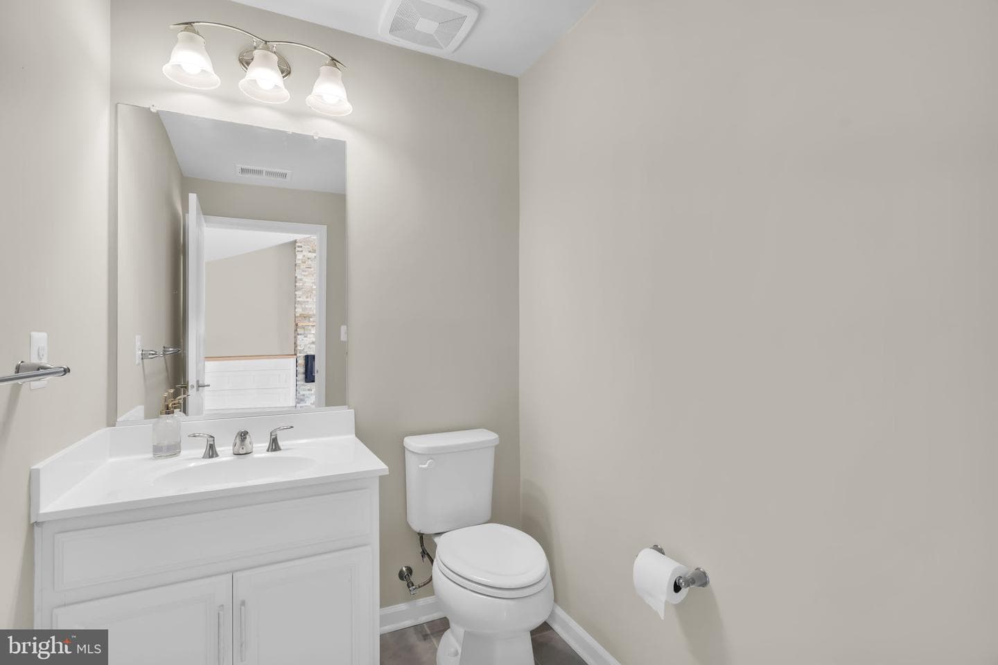 22515 Naugatuck Square photo 33