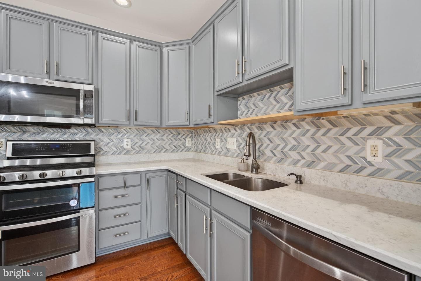 22540 Airmont Woods Terrace photo 14