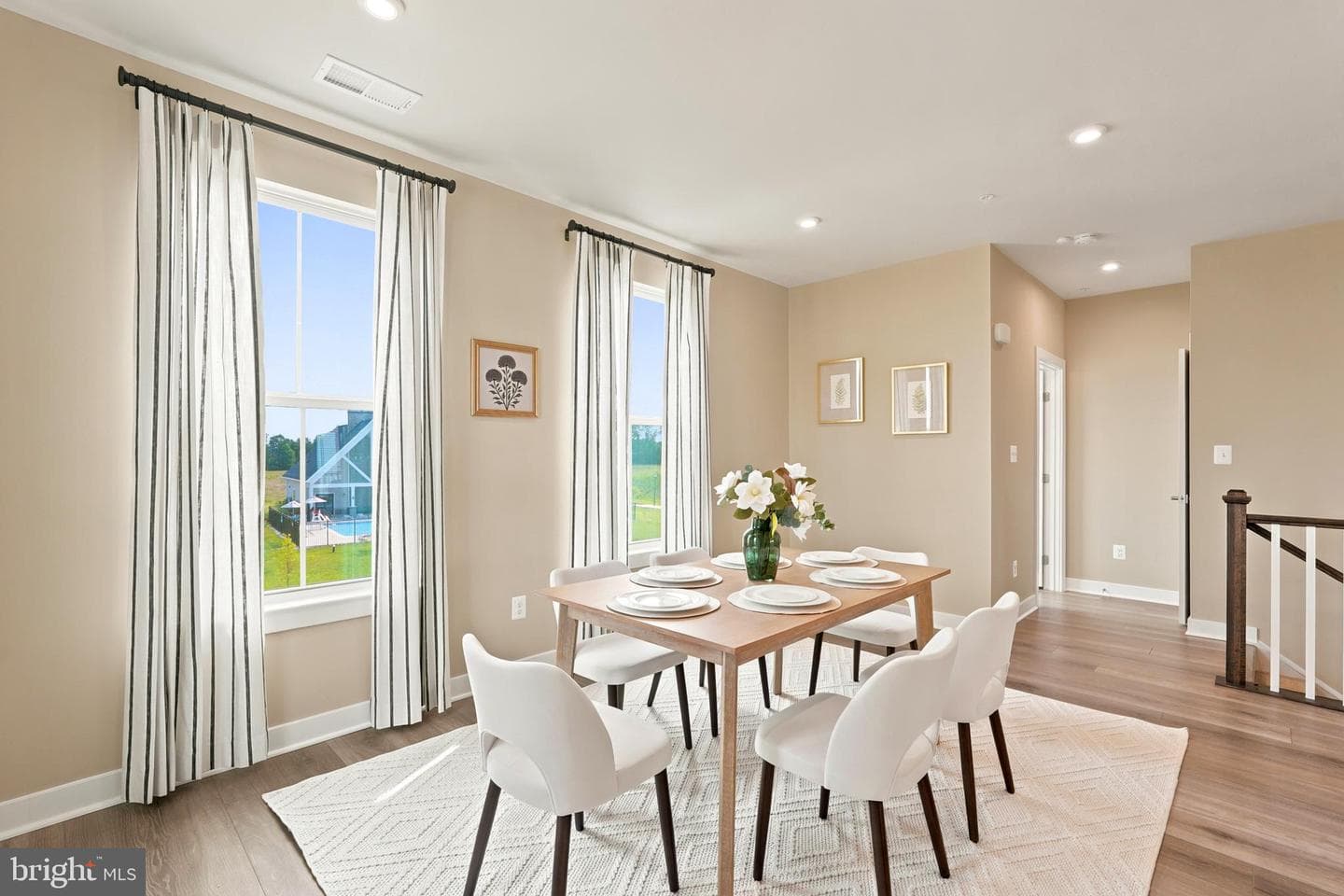 24274 Thurso Square photo 24