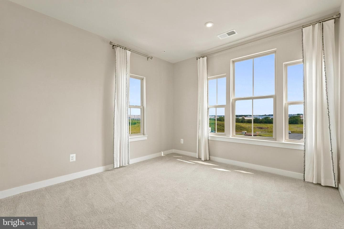 24274 Thurso Square photo 56