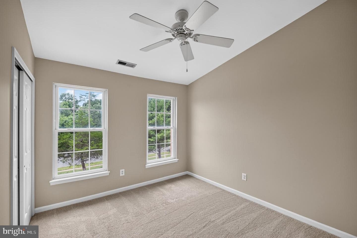 25915 Kirkwood Square photo 27