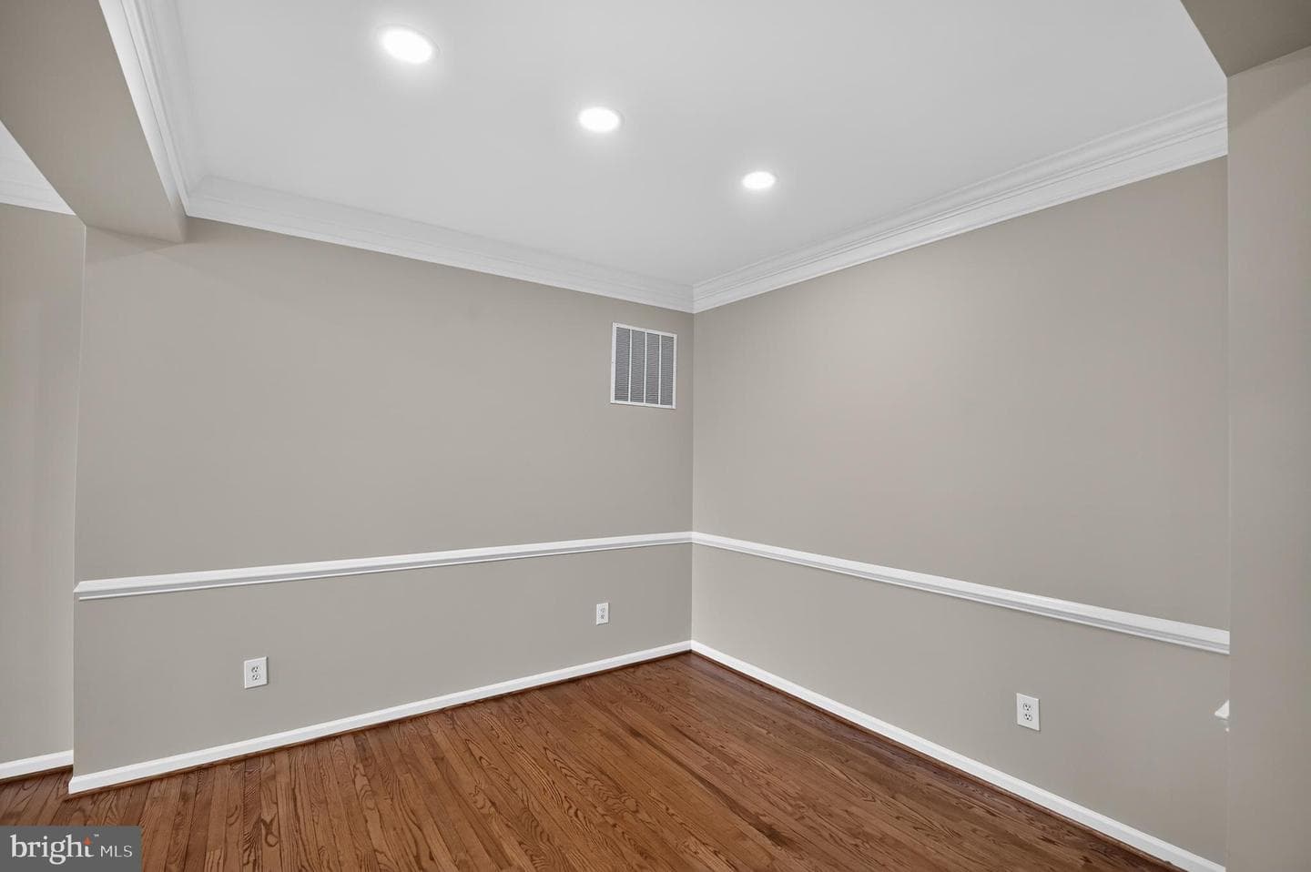 25915 Kirkwood Square photo 7