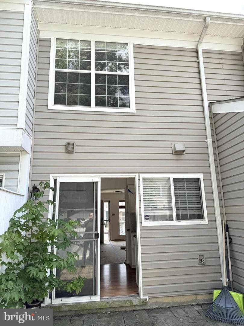 83 Sudbury Square, Sterling