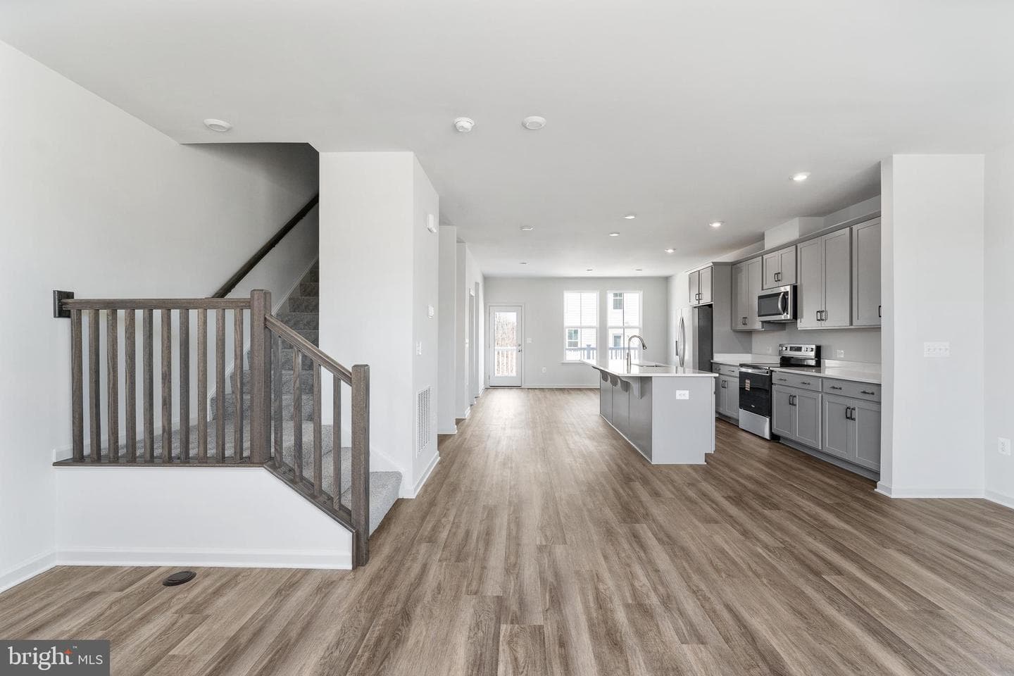 10161 Queens Way photo 13