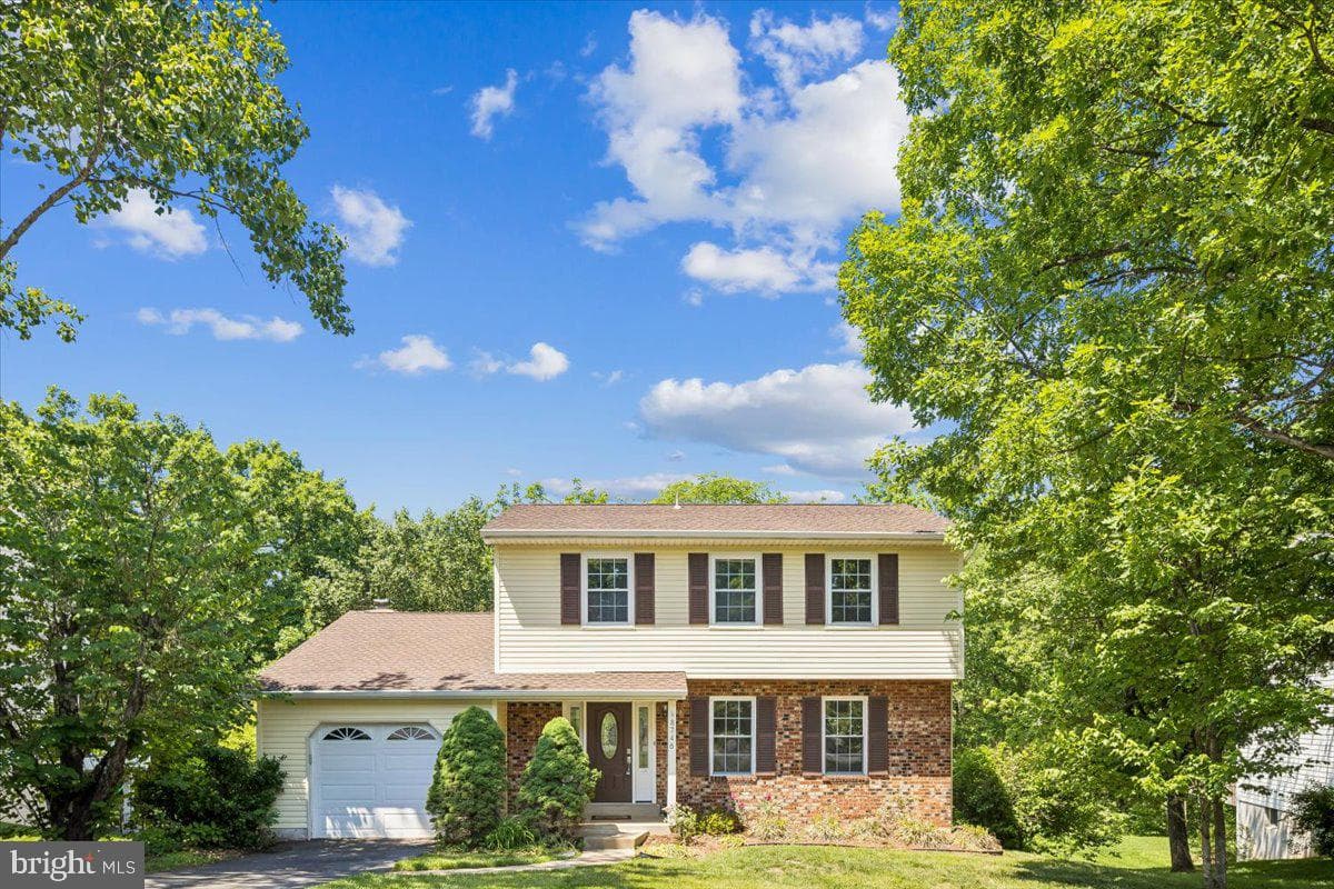 8746 Country Lane