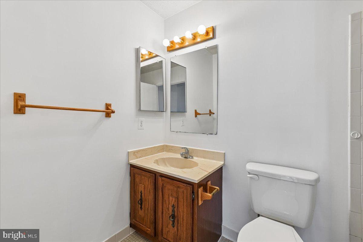 8746 Country Lane photo 28
