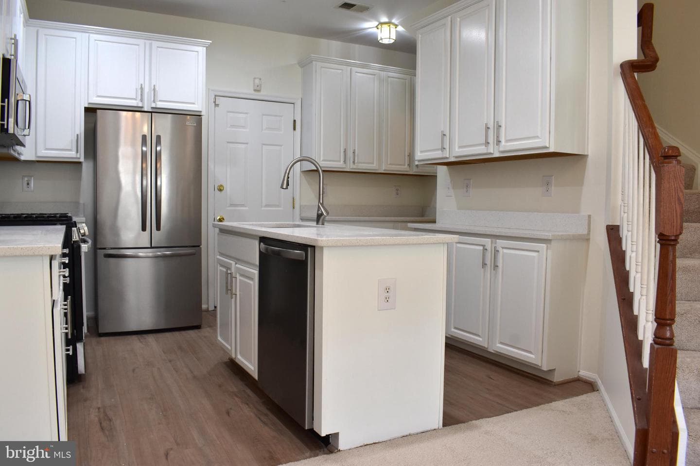 9508 Walker Way photo 5