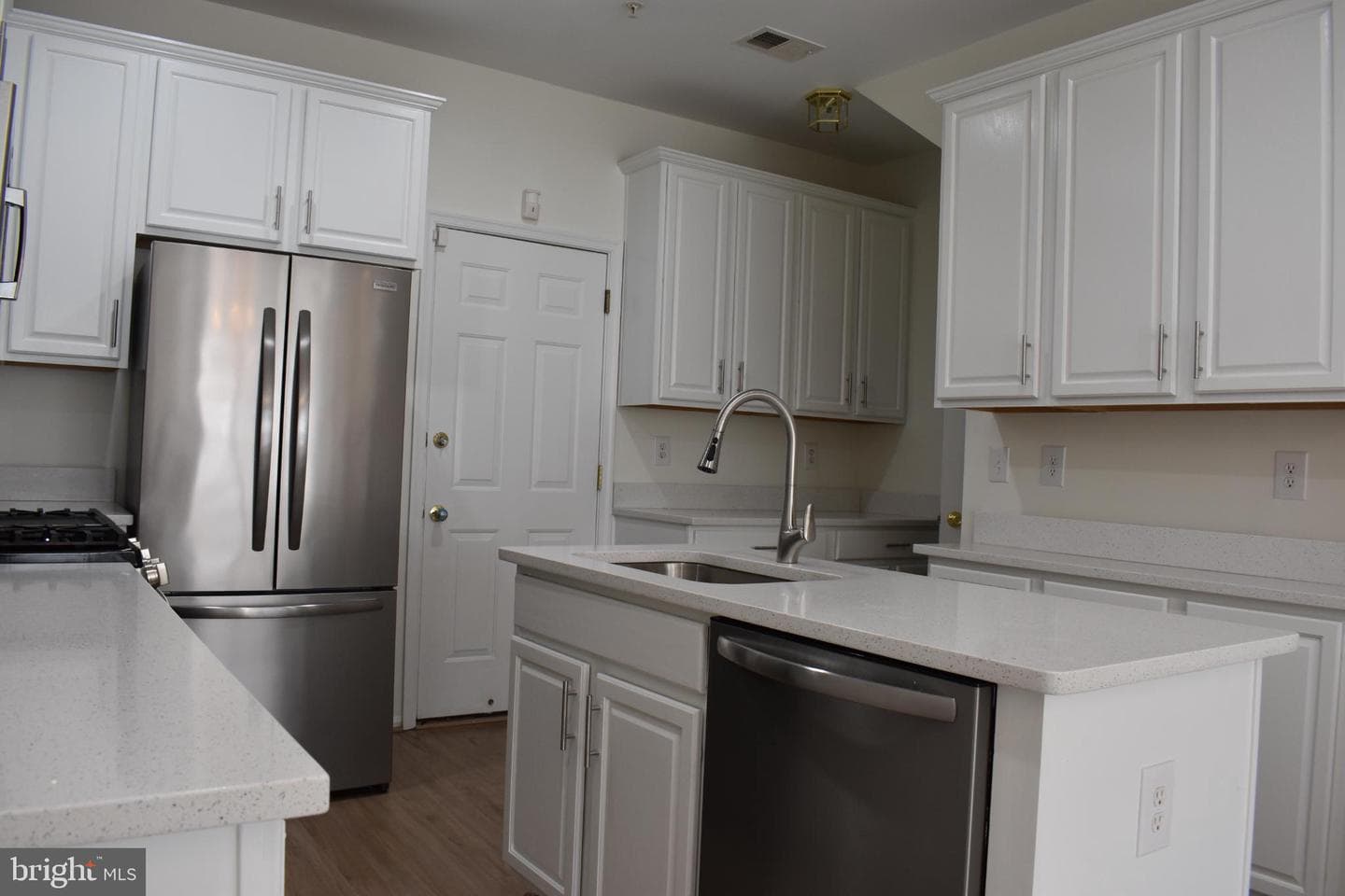 9508 Walker Way photo 8