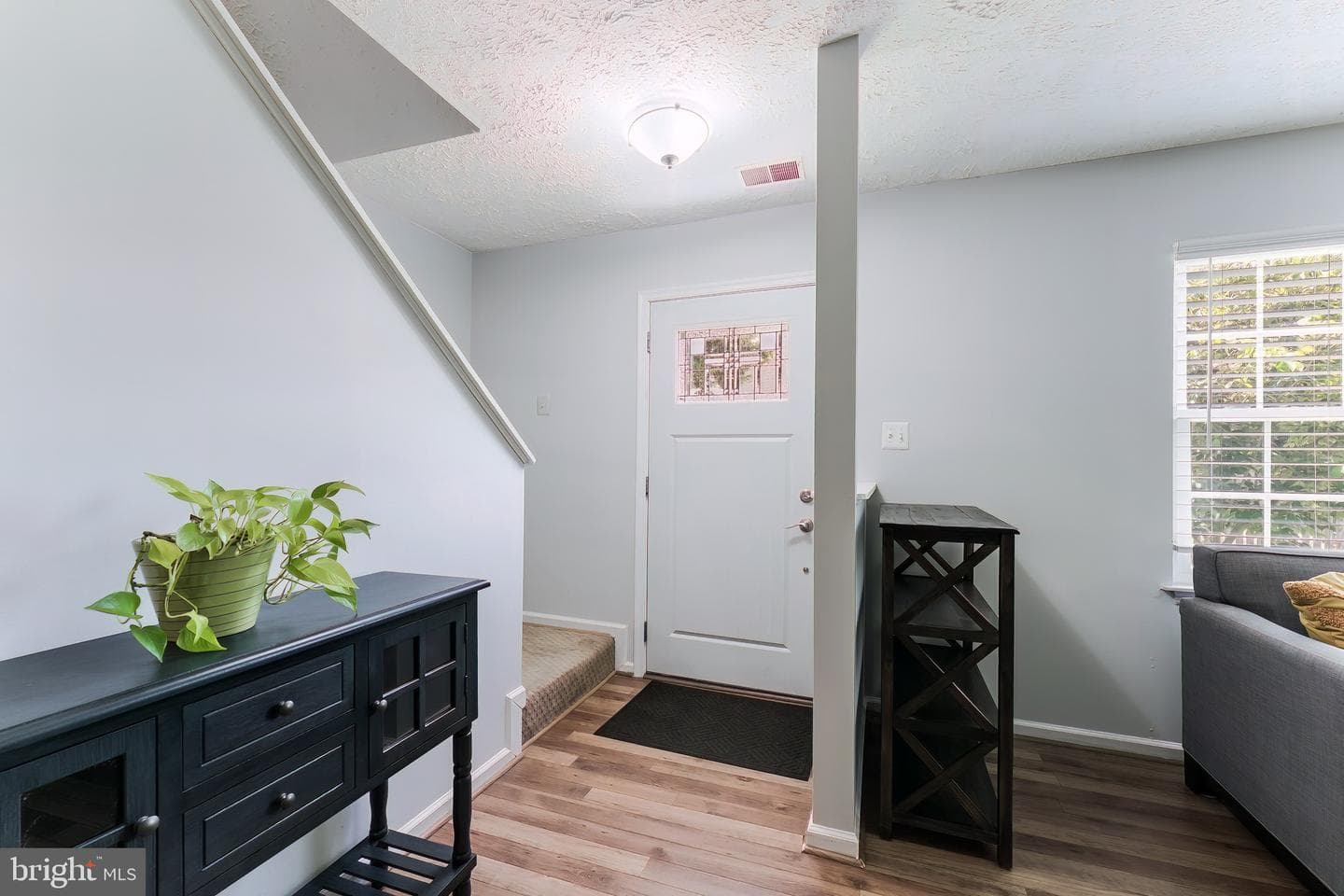 8668 Woodhue Court photo 4