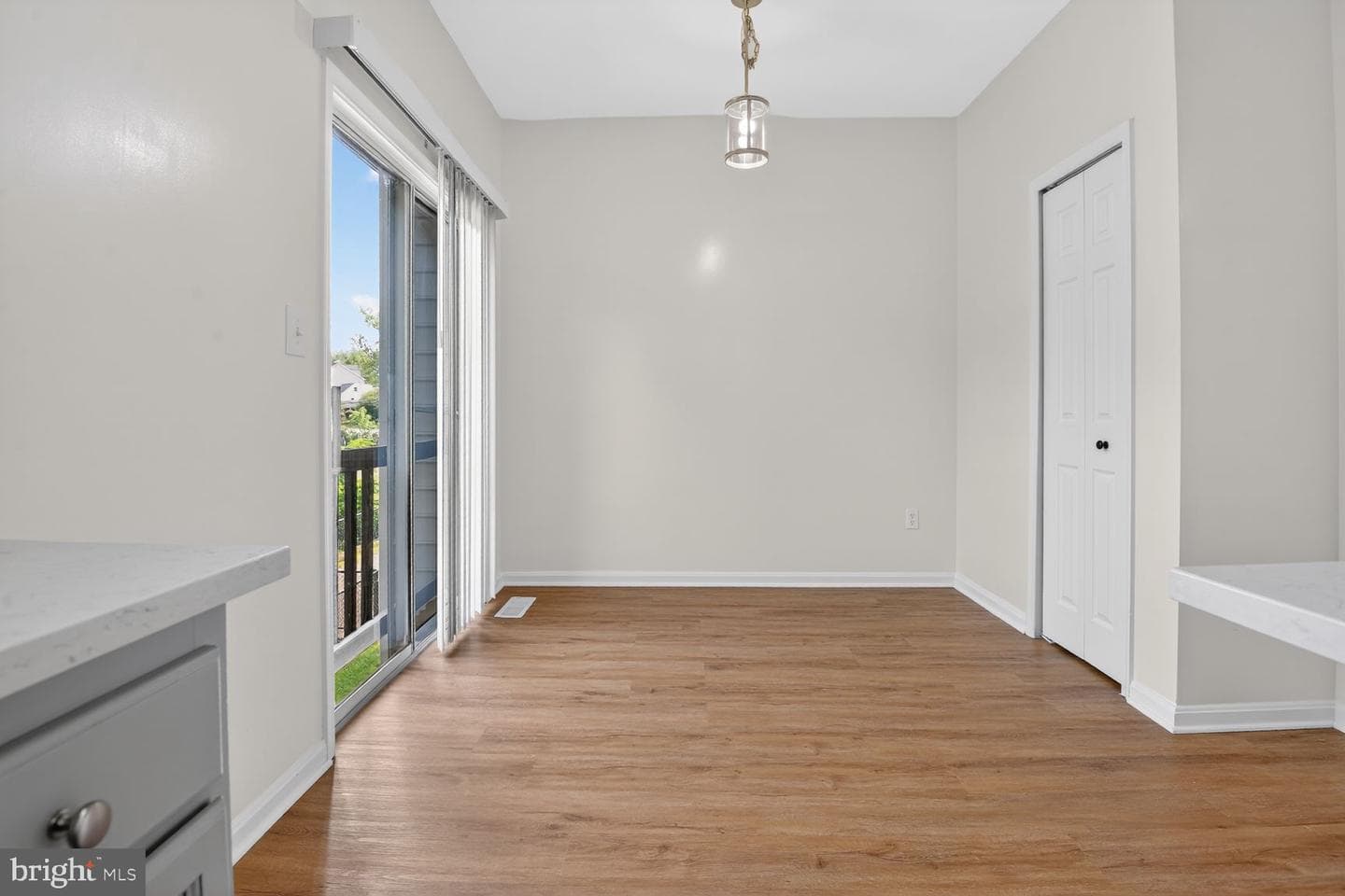 352 Kirby Street photo 10