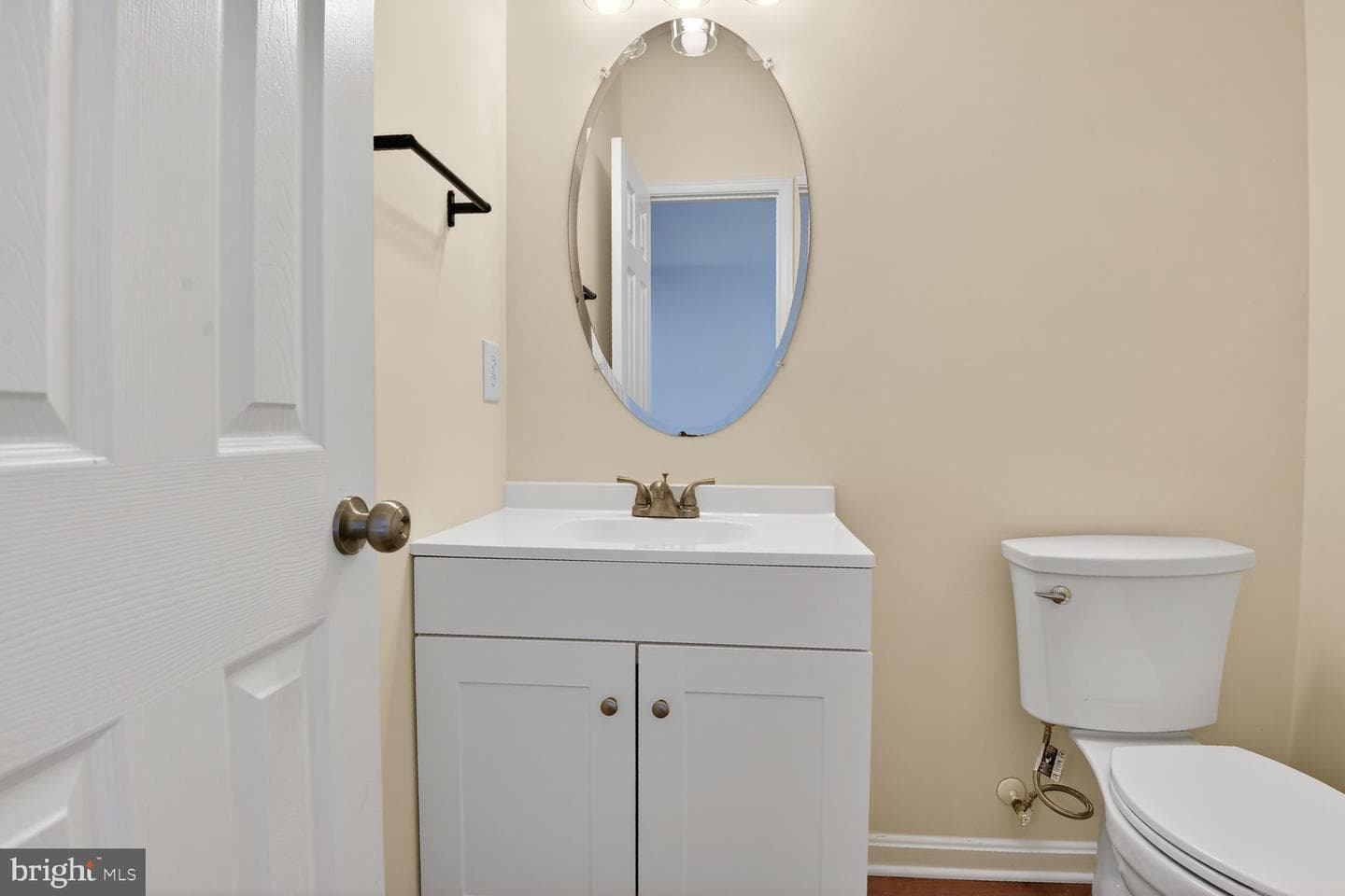 352 Kirby Street photo 2