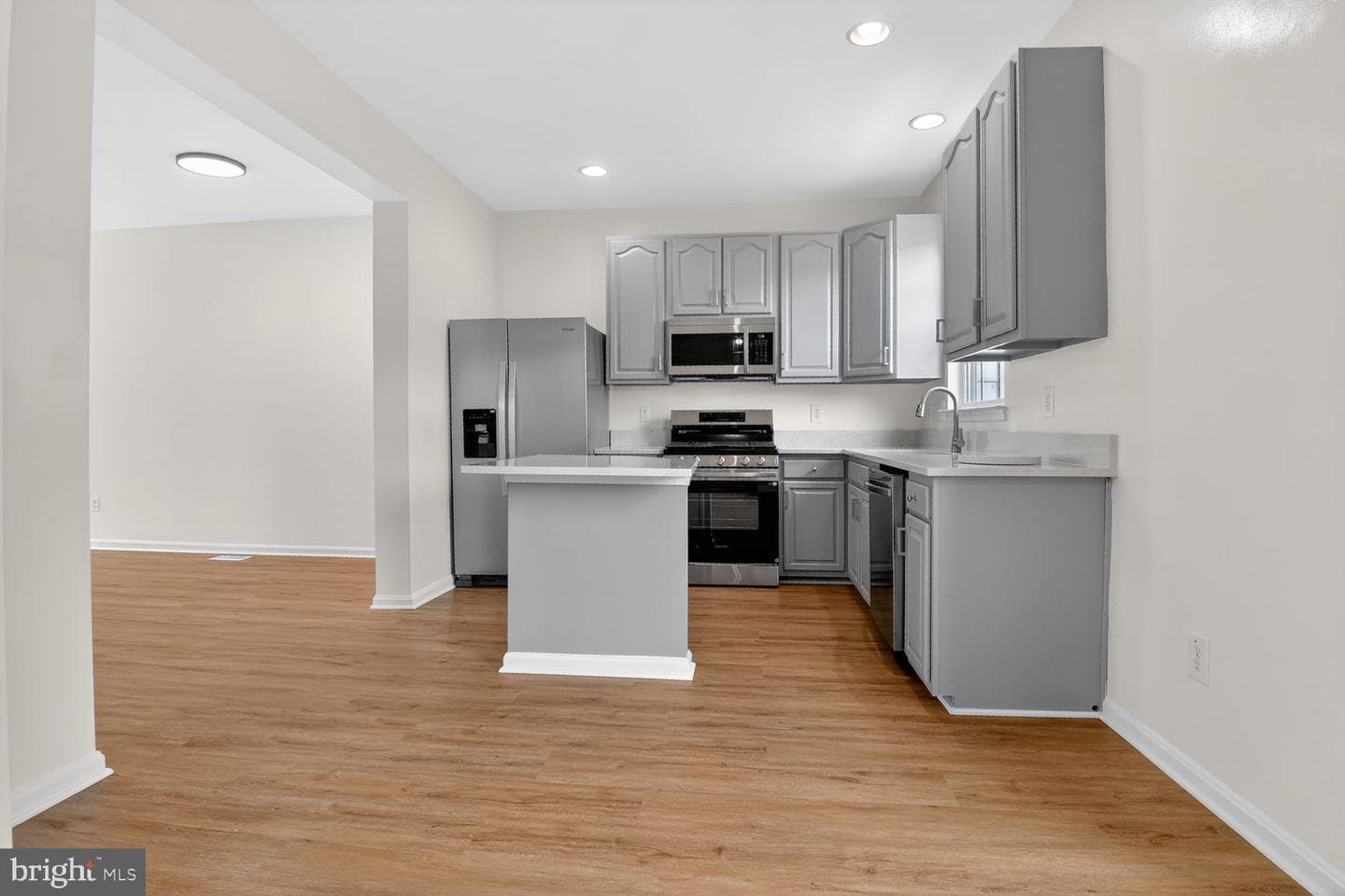 352 Kirby Street photo 7