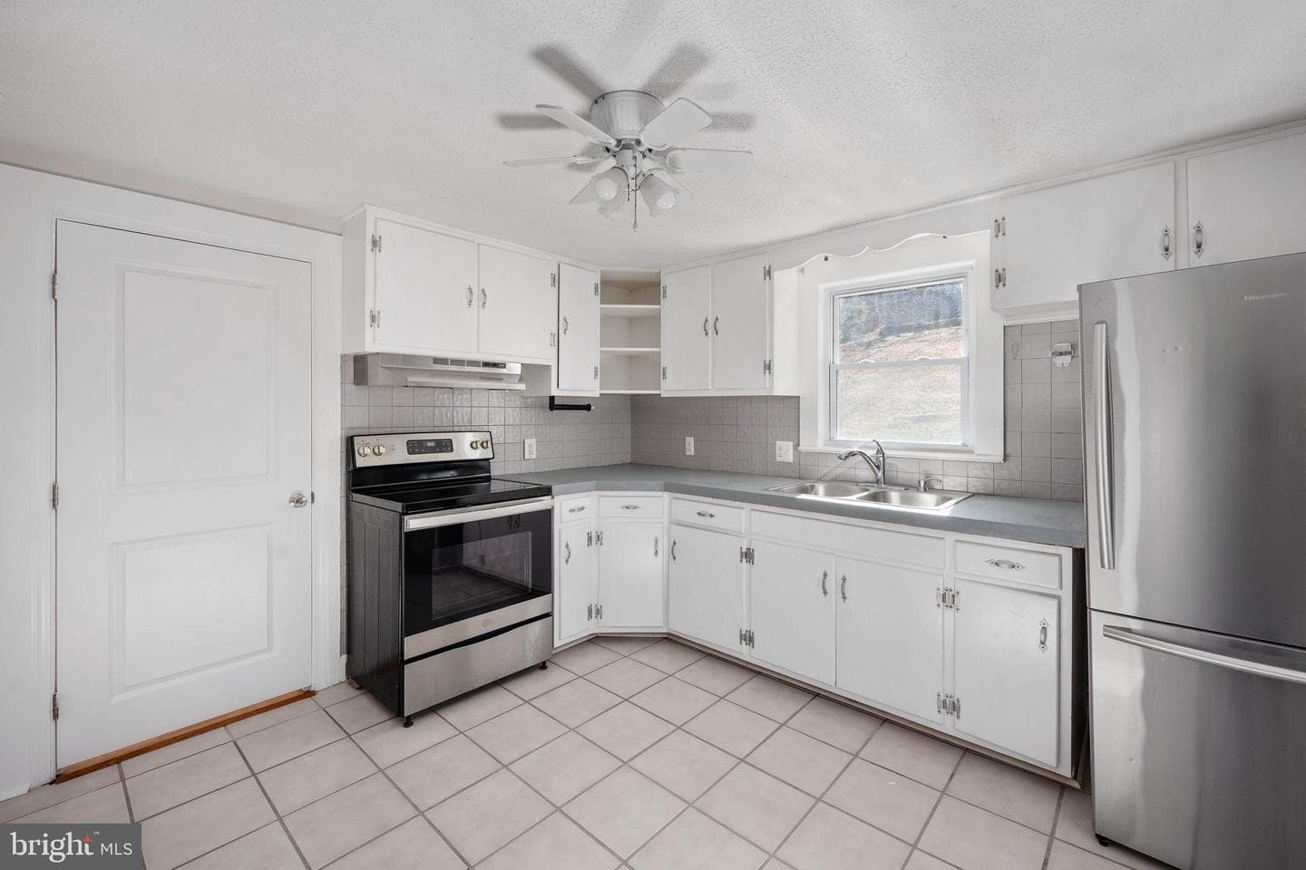 246 Berry Street photo 29