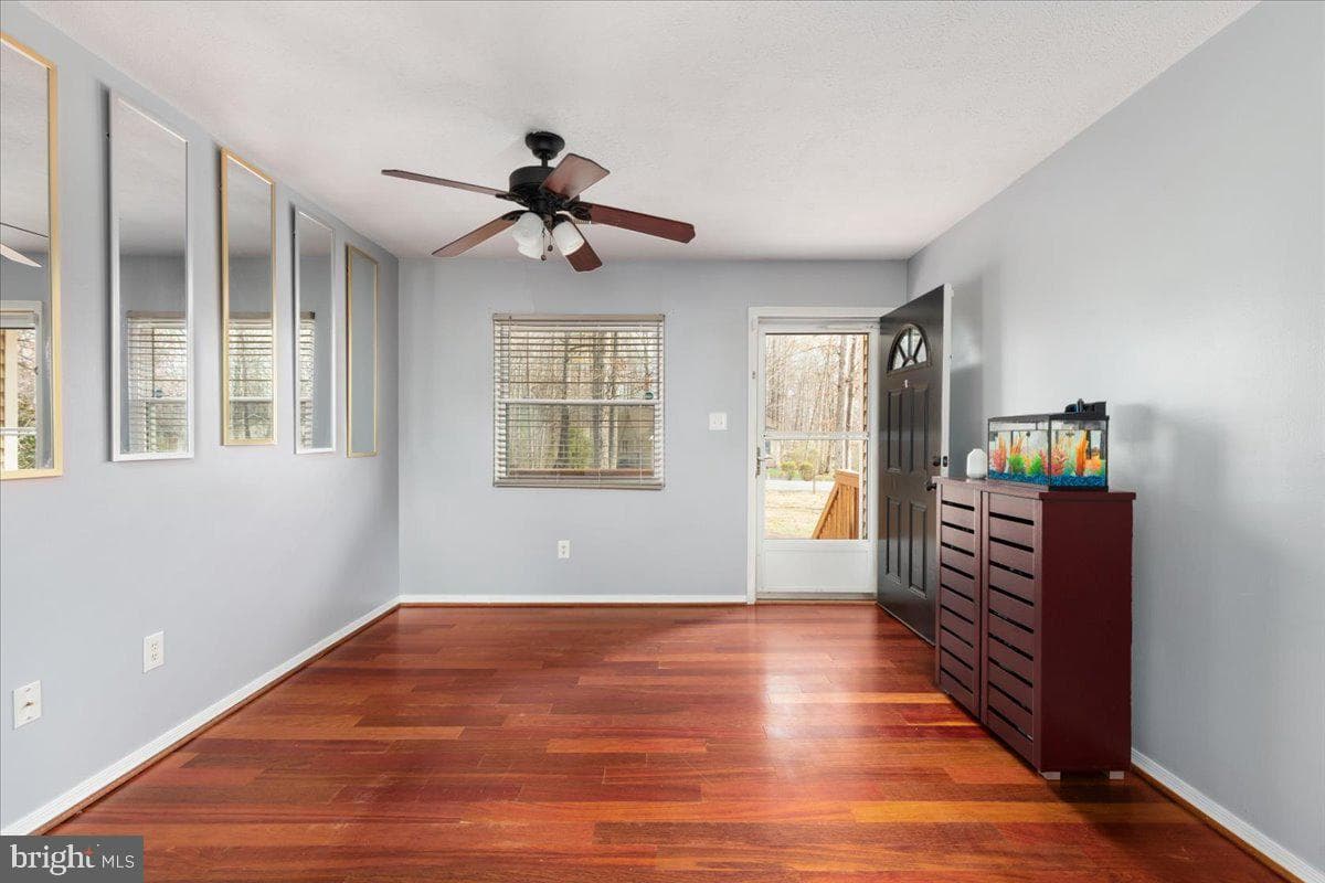 904 Lakeview Parkway photo 4