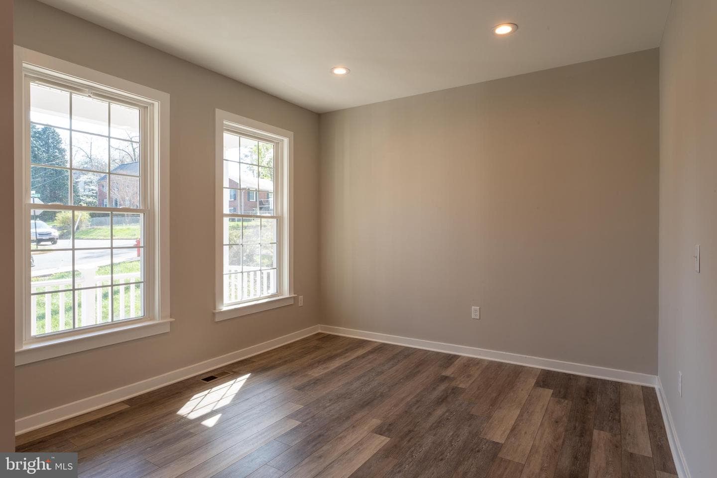 136 S Almond Street photo 10