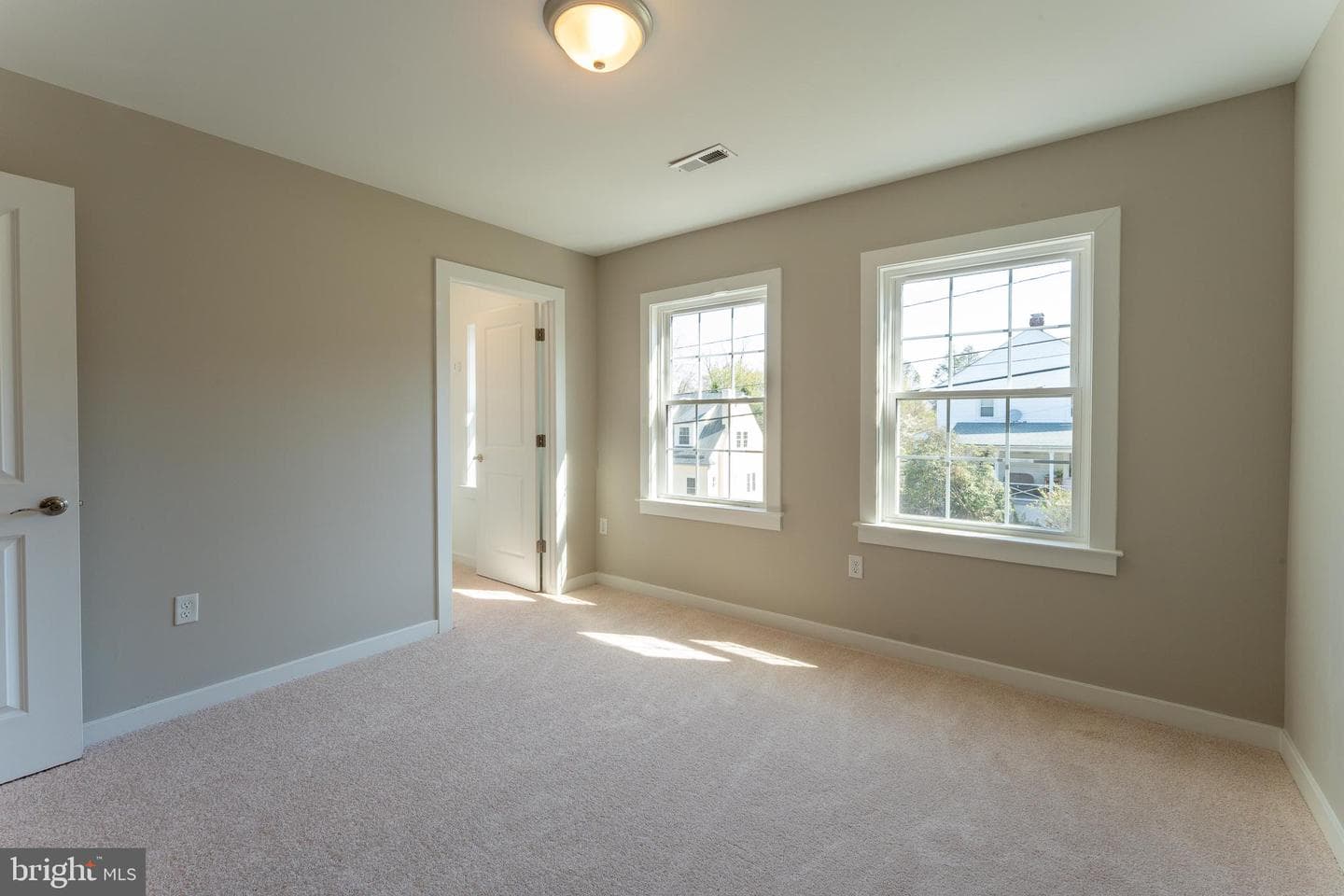 136 S Almond Street photo 33
