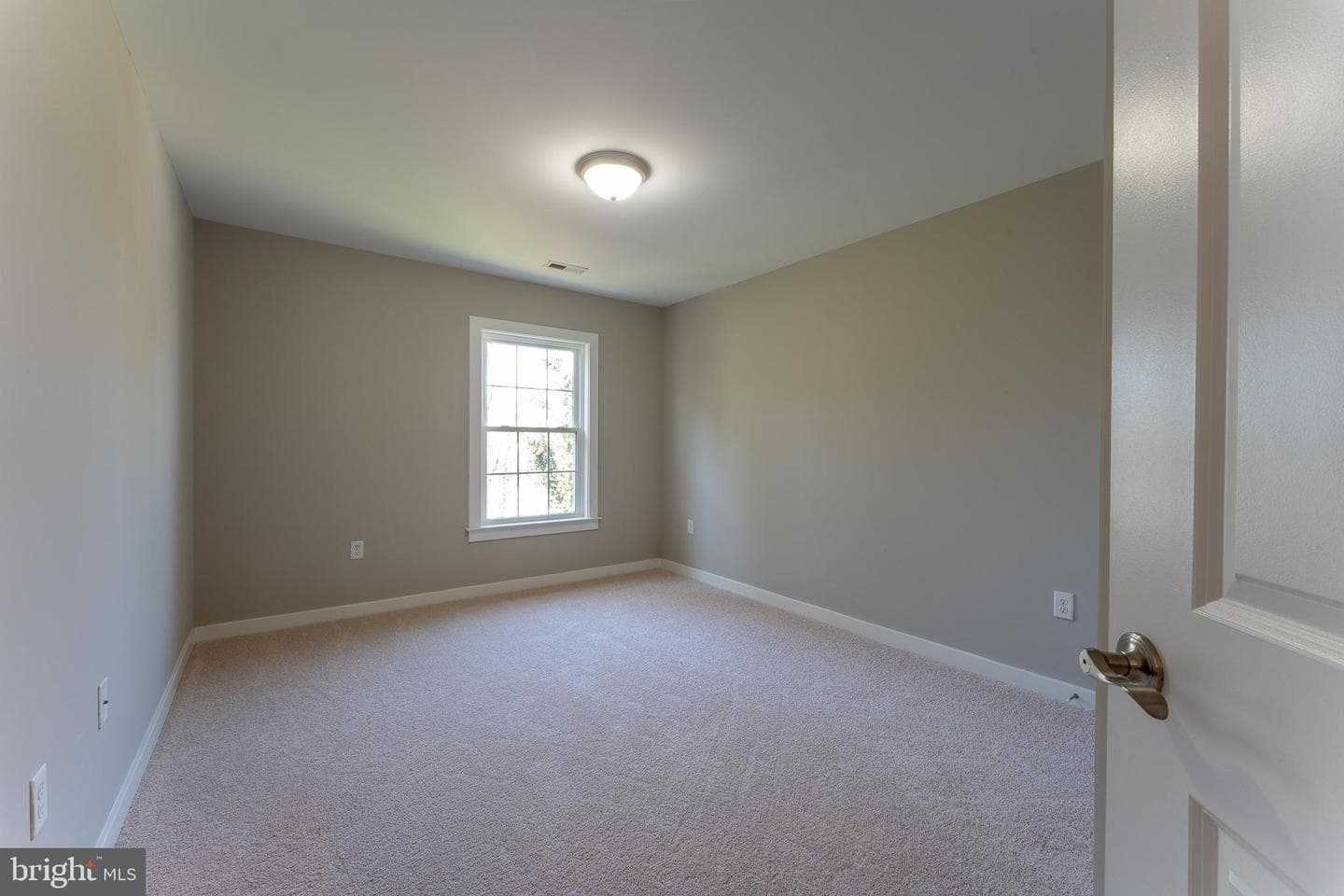 136 S Almond Street photo 35