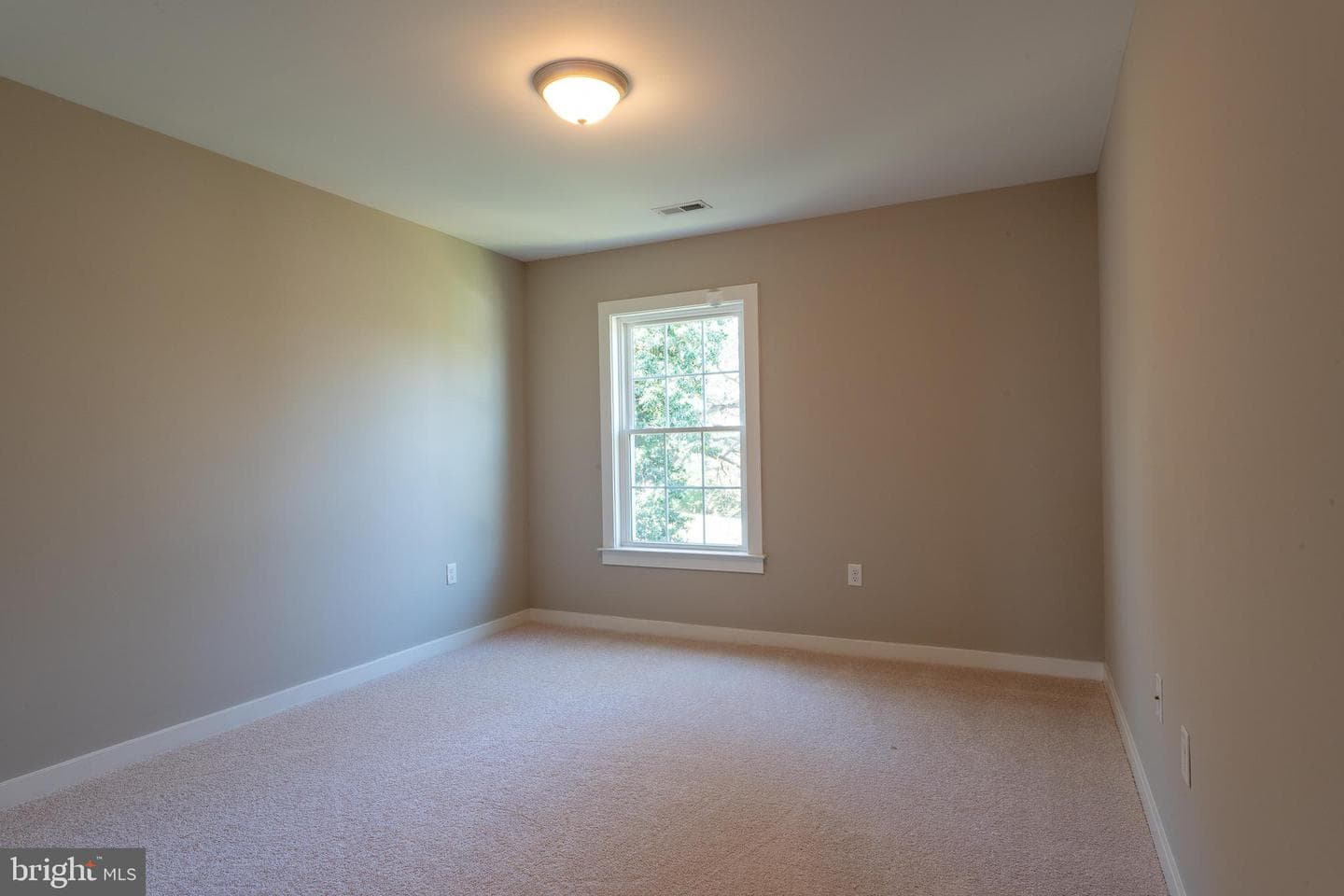 136 S Almond Street photo 37
