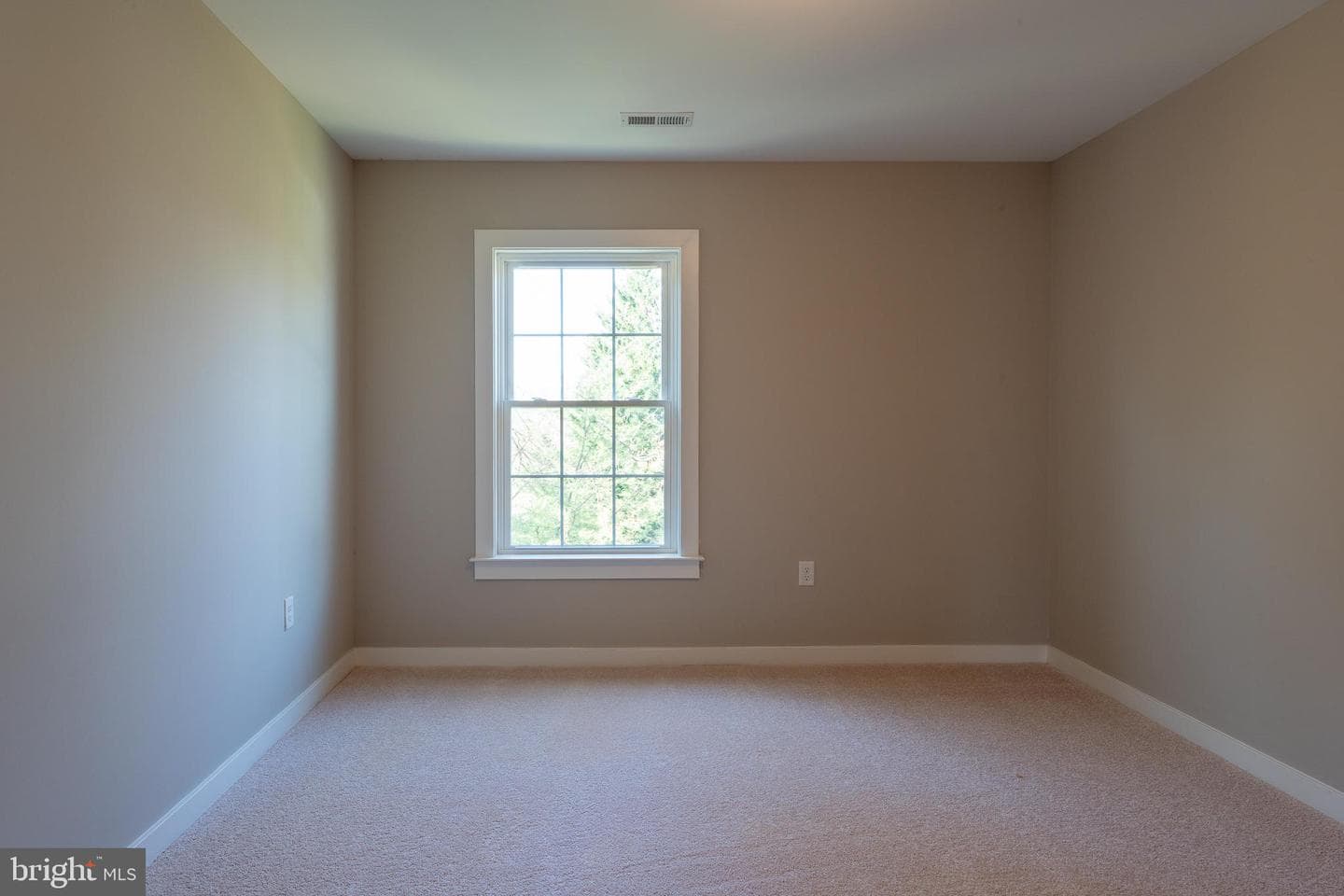 136 S Almond Street photo 38