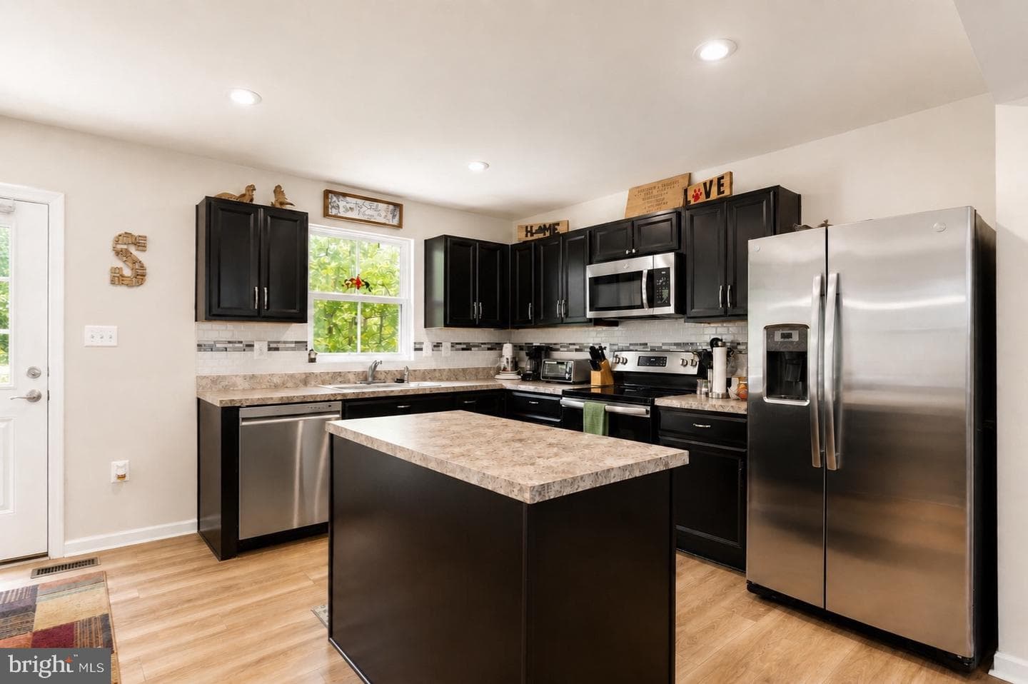 2868 Farzi Circle photo 8