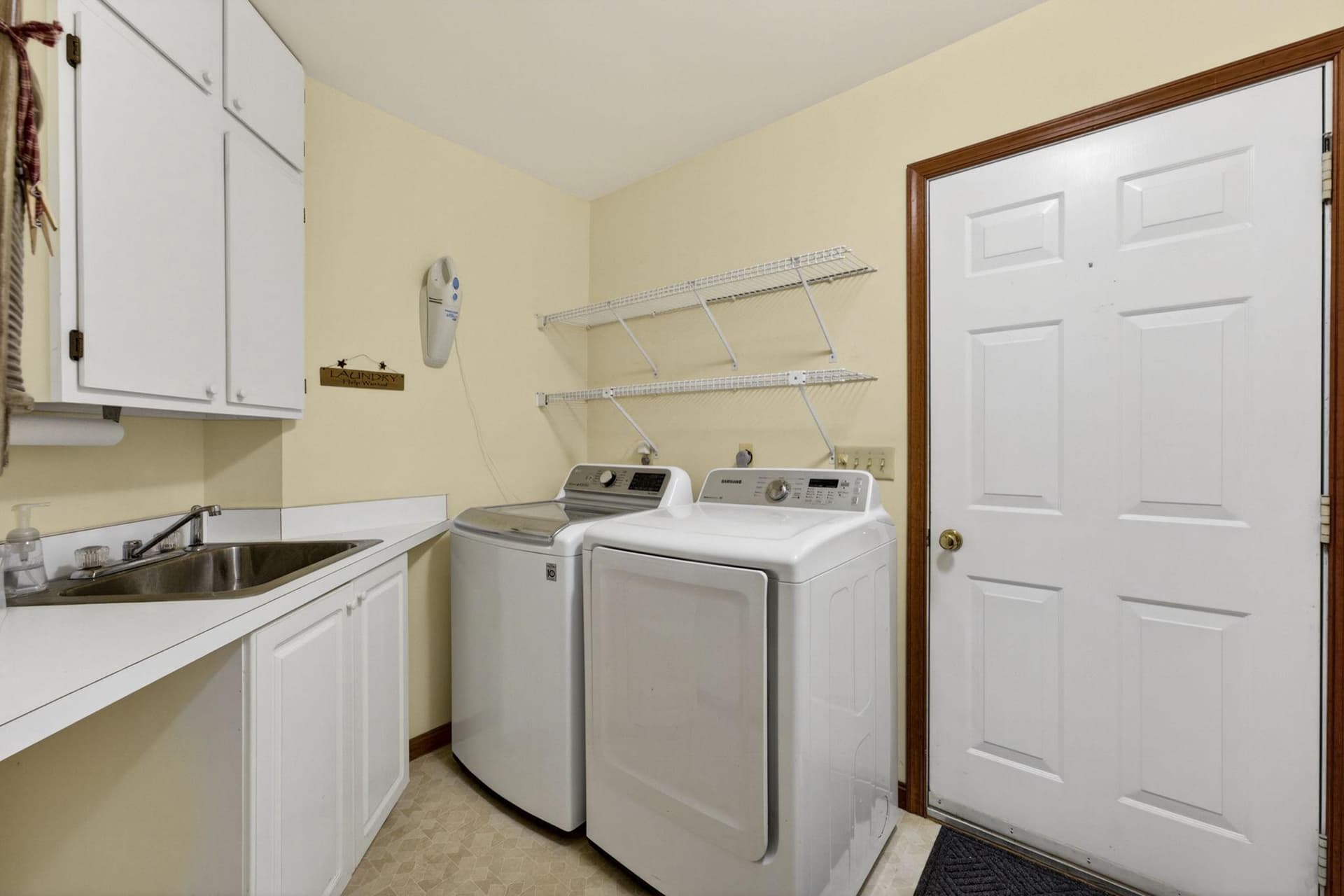 111 Patrick Henry Court photo 28