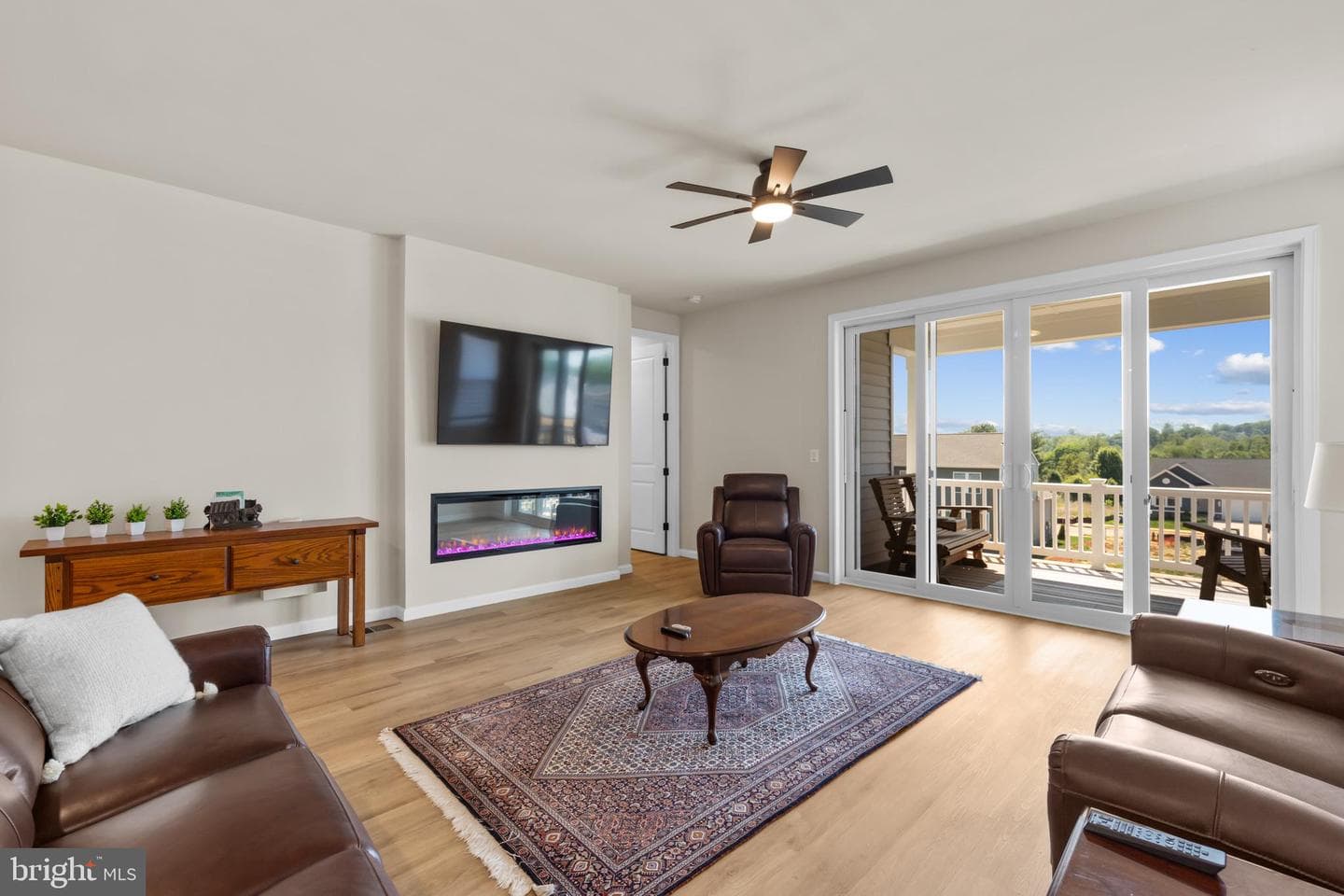614 Clover Ln photo 17
