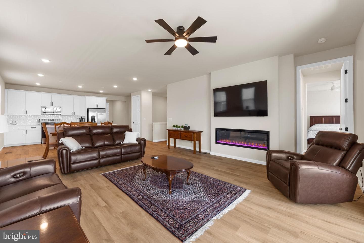 614 Clover Ln photo 21