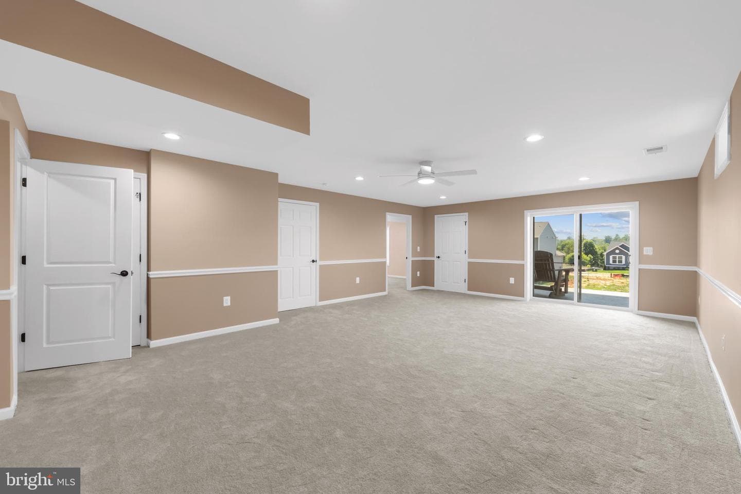 614 Clover Ln photo 35