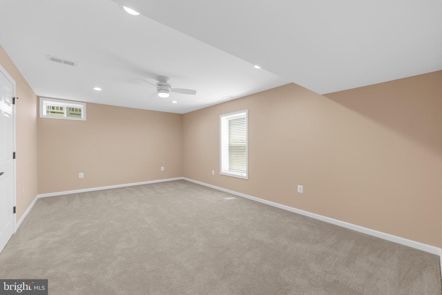 614 Clover Ln photo 40