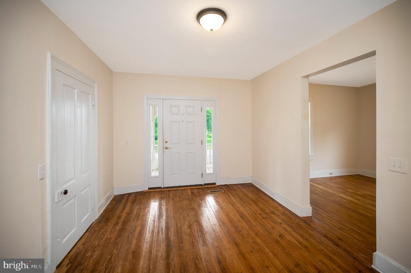 23202 Village Road photo 9