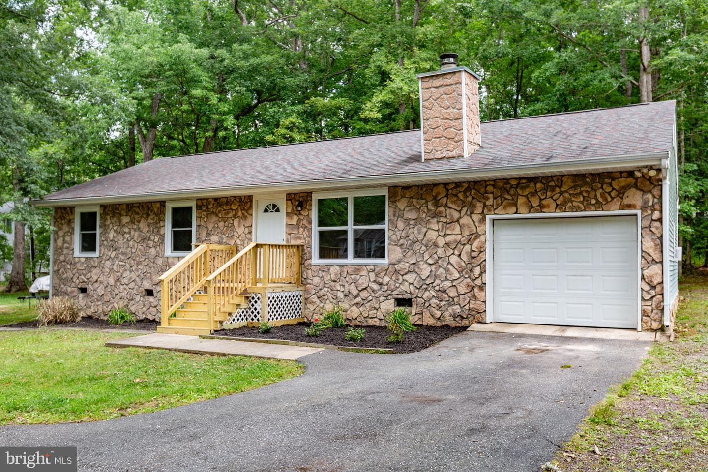 1105 Lakeview Parkway photo 4