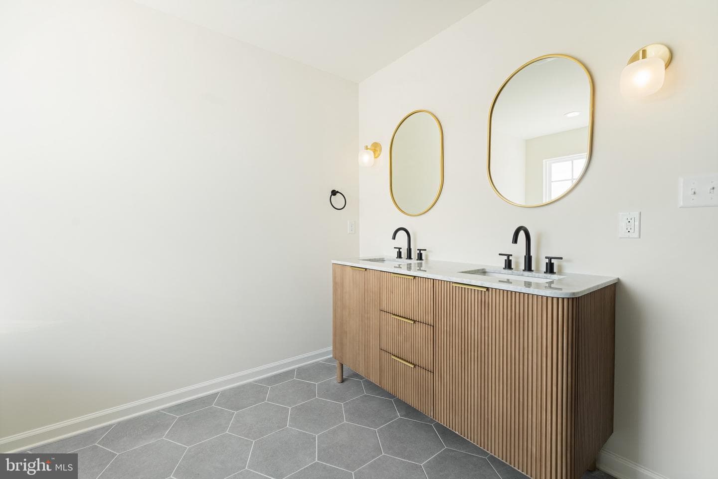 15381 Ridge Road photo 29