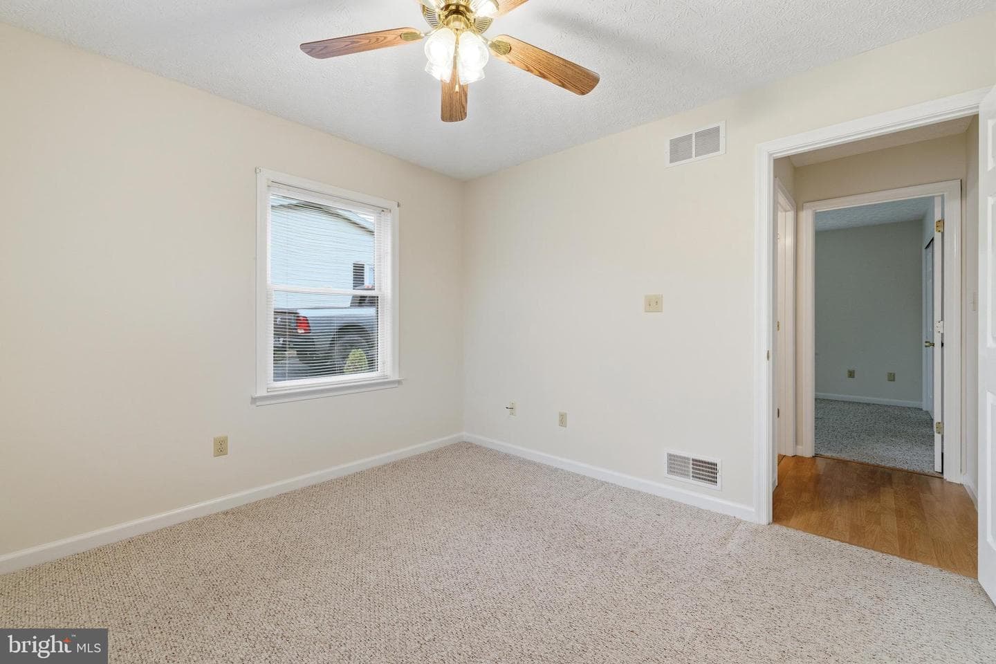 21 Greenfield Road photo 23