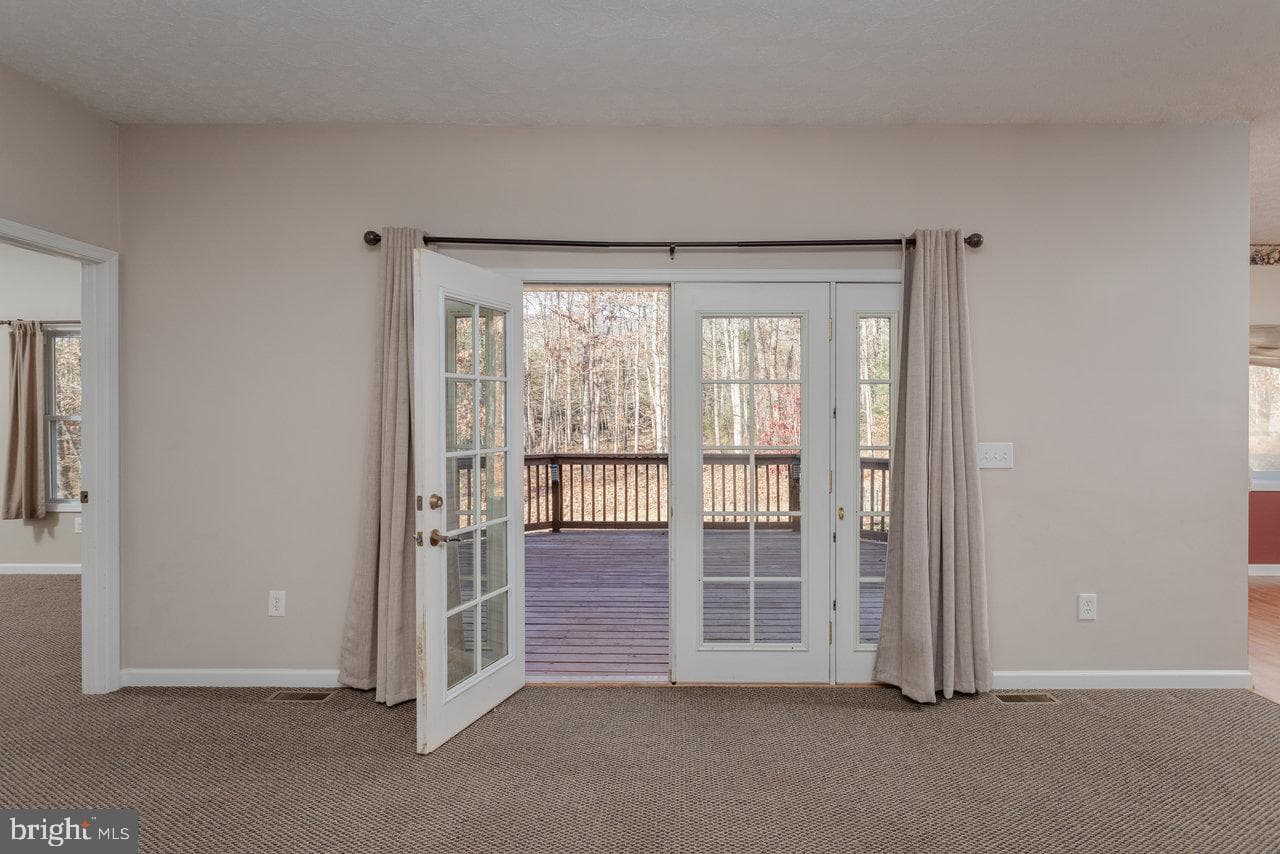 987 Riverside Drive photo 12
