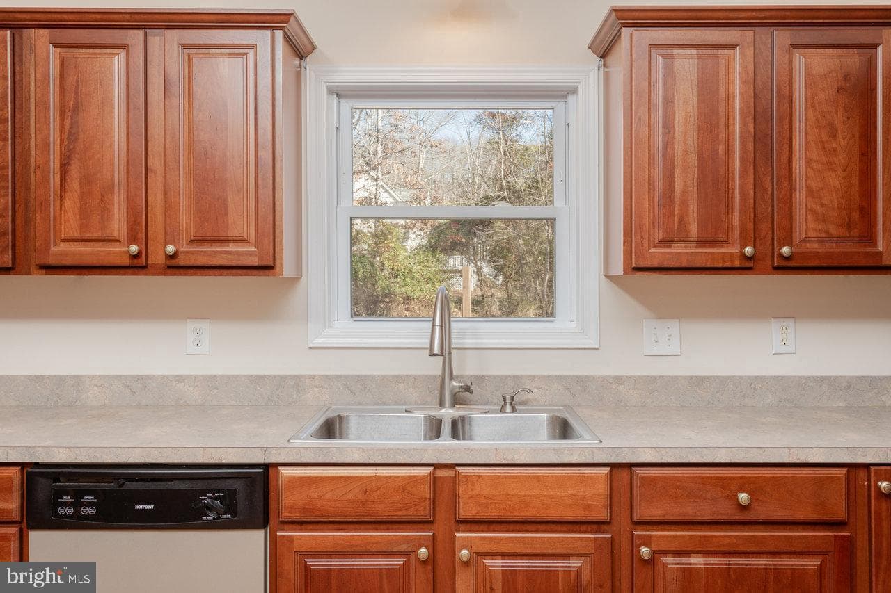 987 Riverside Drive photo 25