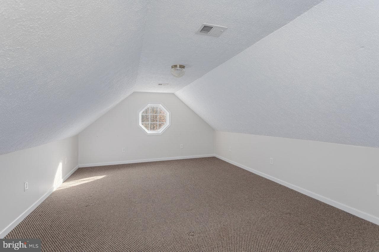987 Riverside Drive photo 46