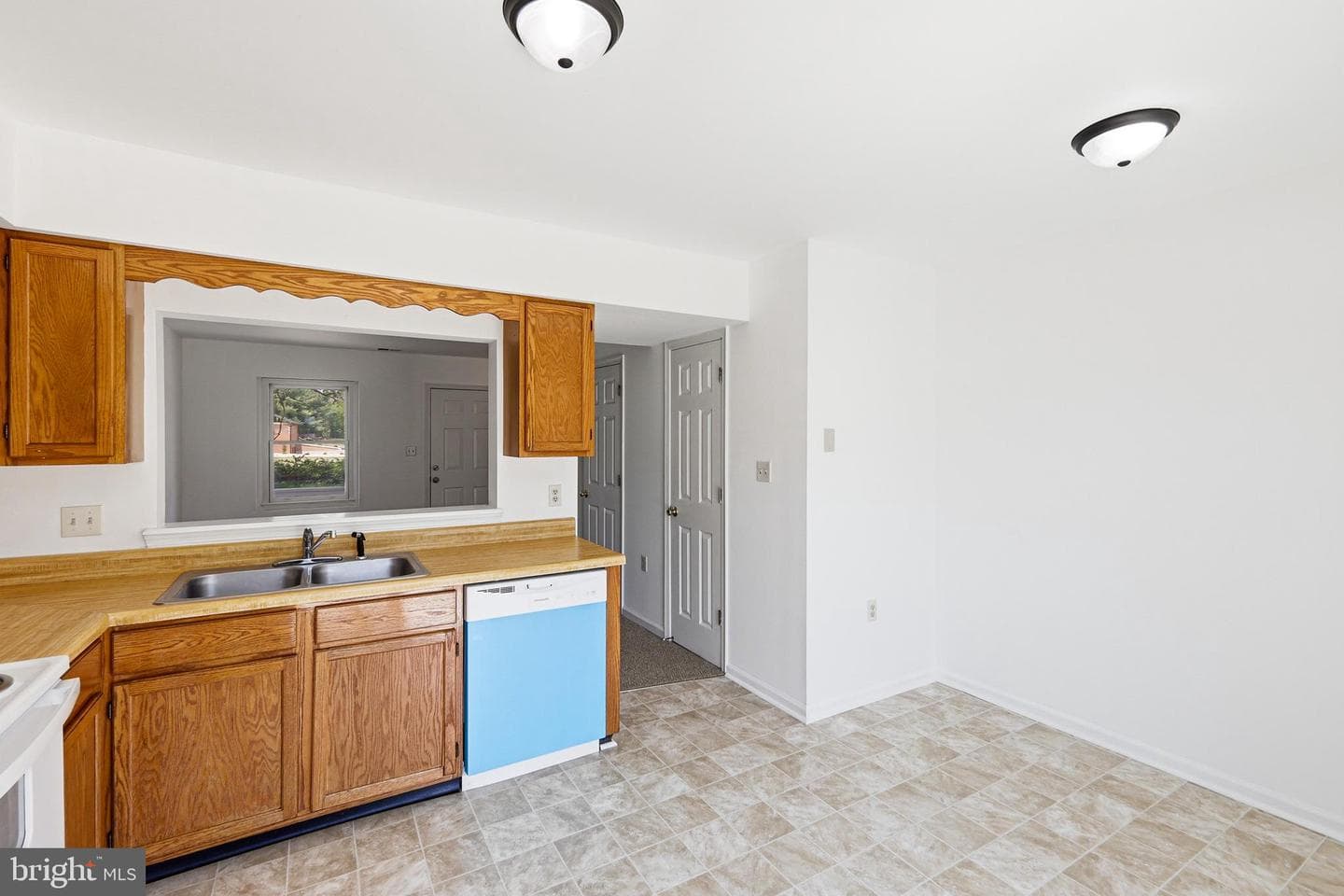 312 Quincy Avenue photo 9