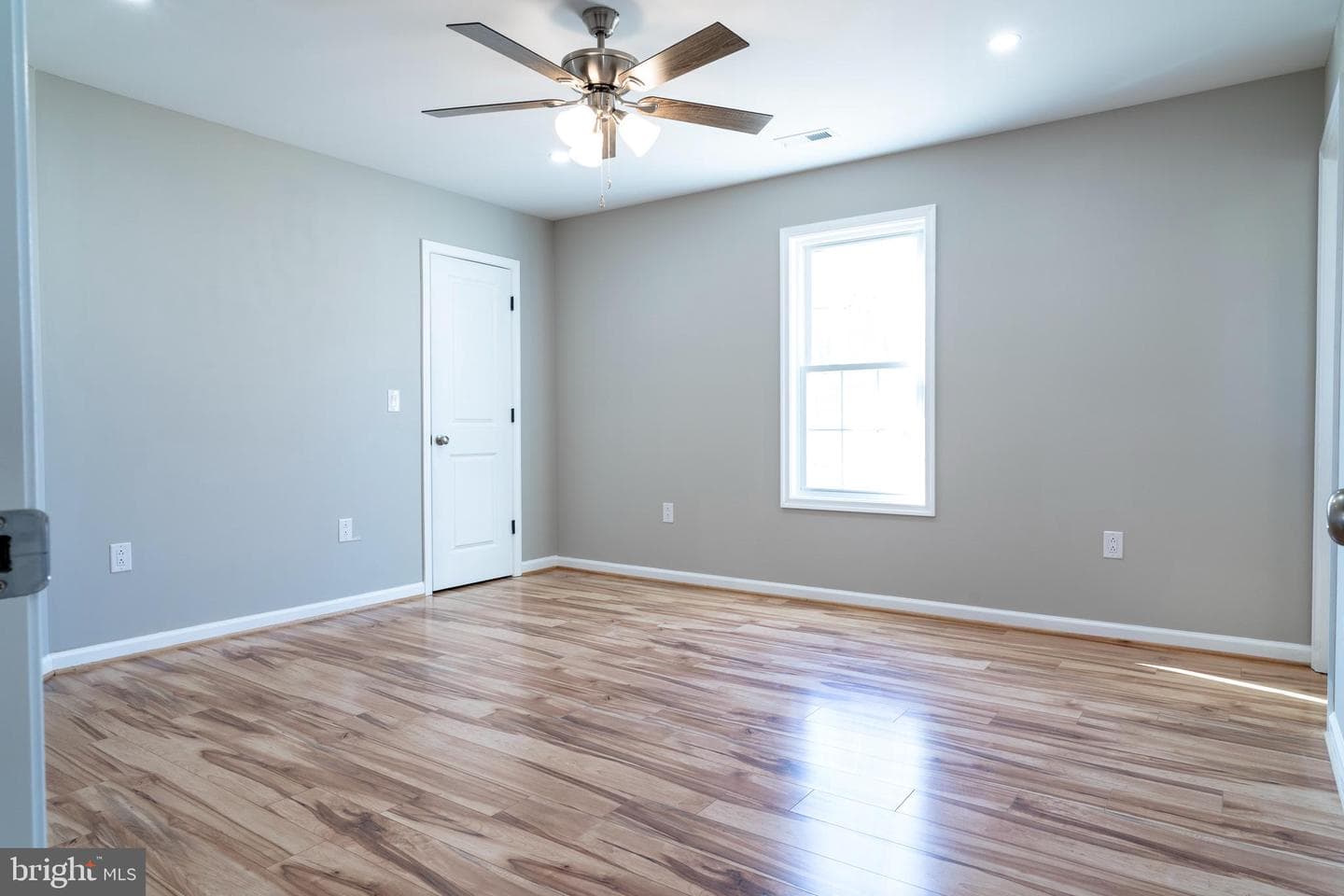 240 Deford Avenue photo 34