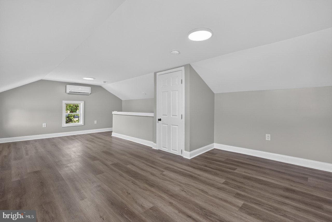 577 Pond Avenue photo 37